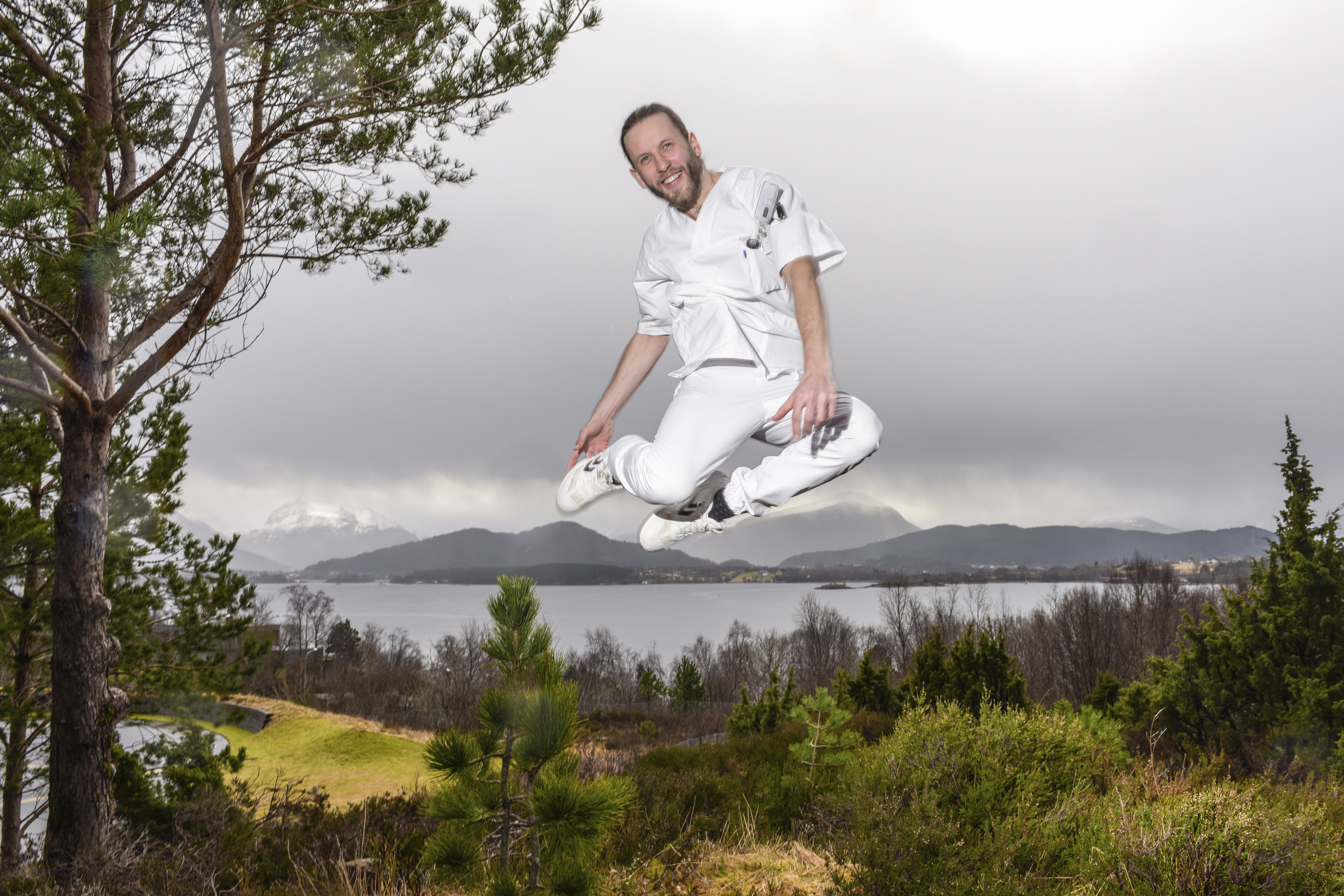 Lars Magnus Iversen Bildet viser Lars Magnus Iversen som hopper.