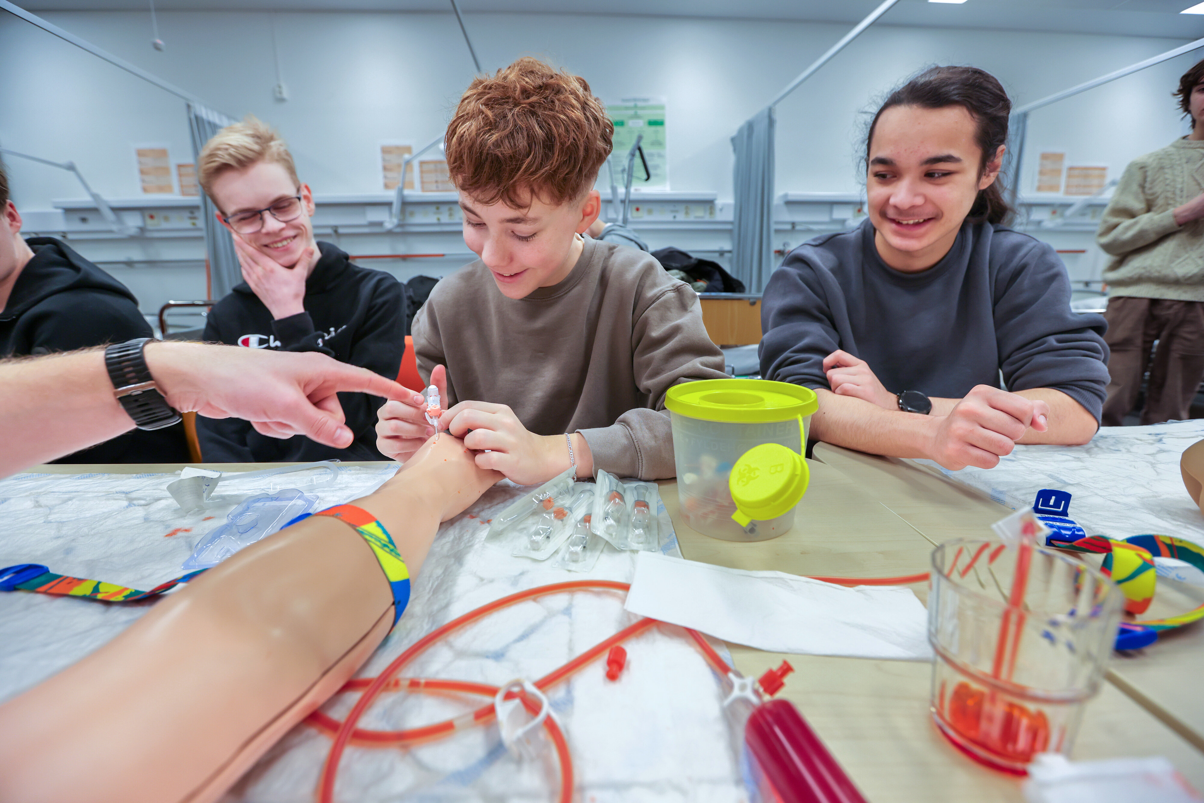 Elever møter sykepleierstudenter i Tromsø