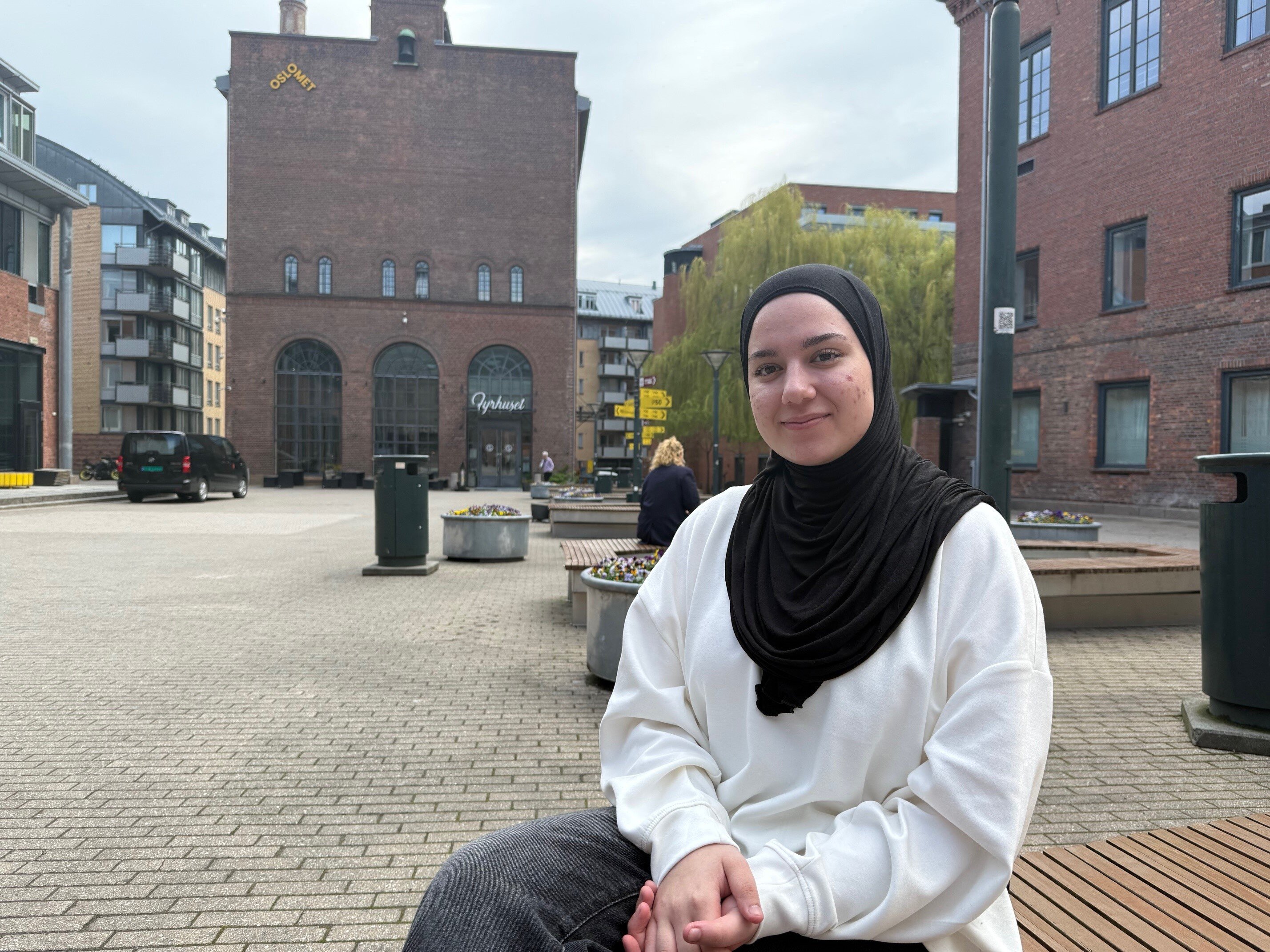 Bildet viser sykepleierstudent Zahra Badir Al-Bedani Bildet viser sykepleierstudent Zahra Badir Al-Bedani