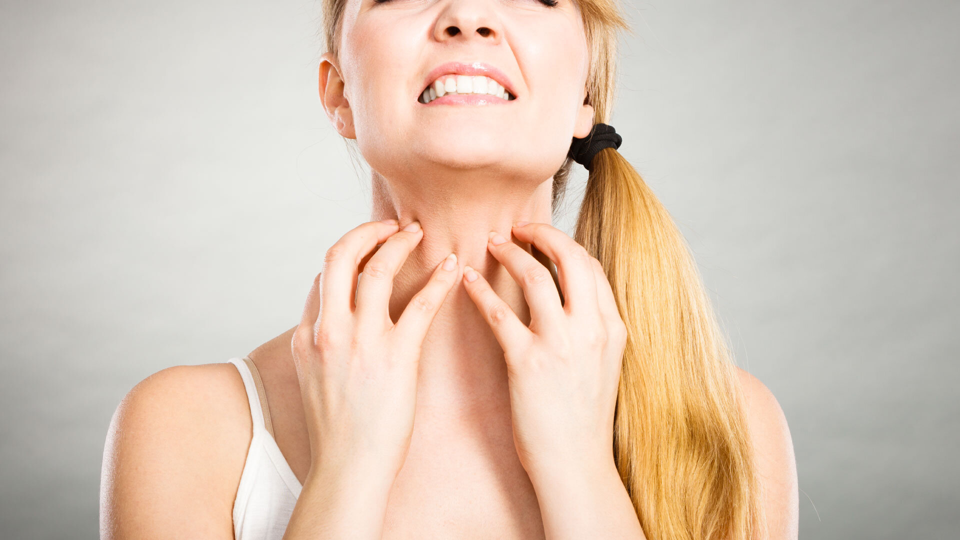 bilde av kløende kvinne