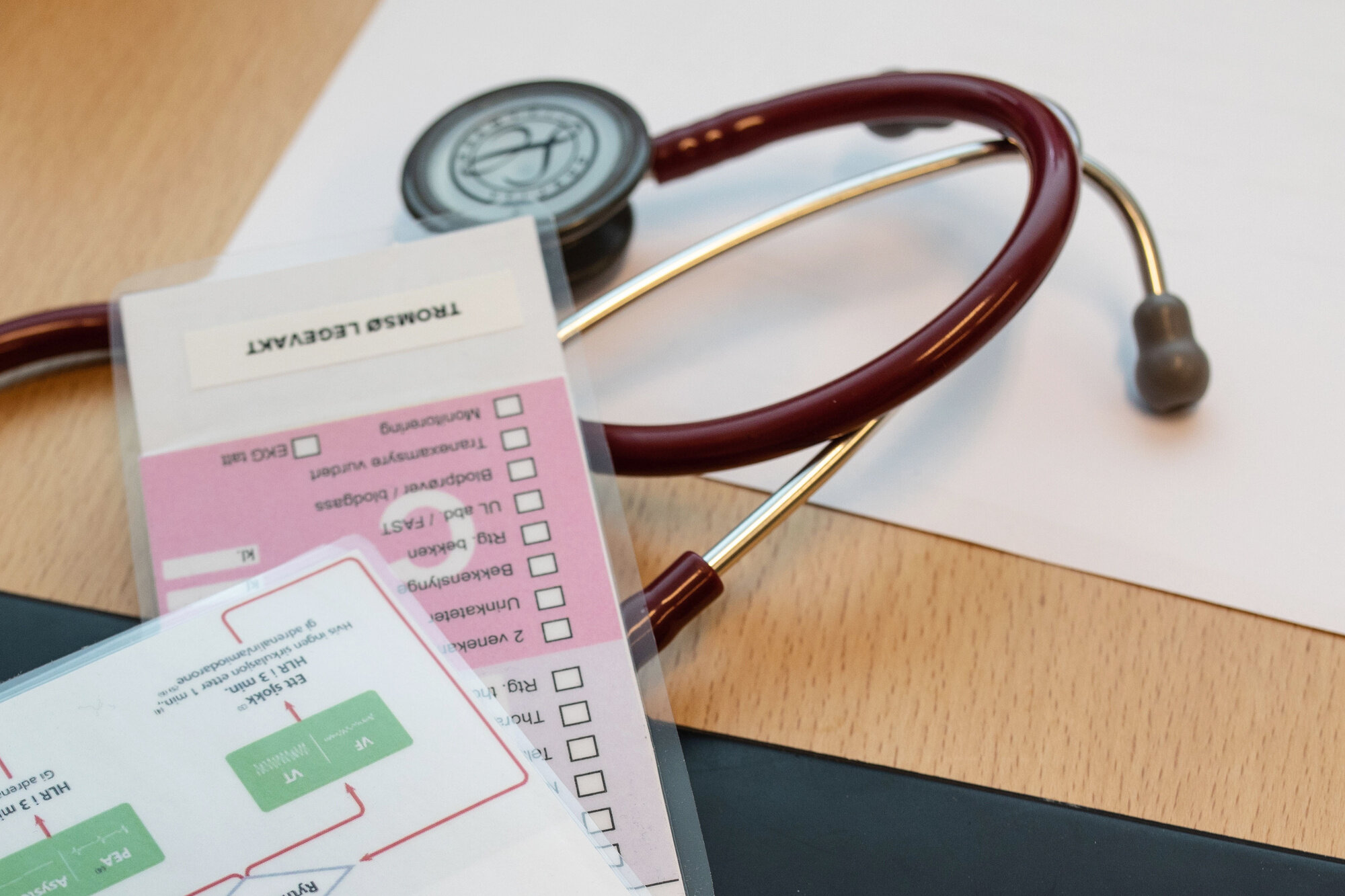 Bilde av skjemaer på legekontor