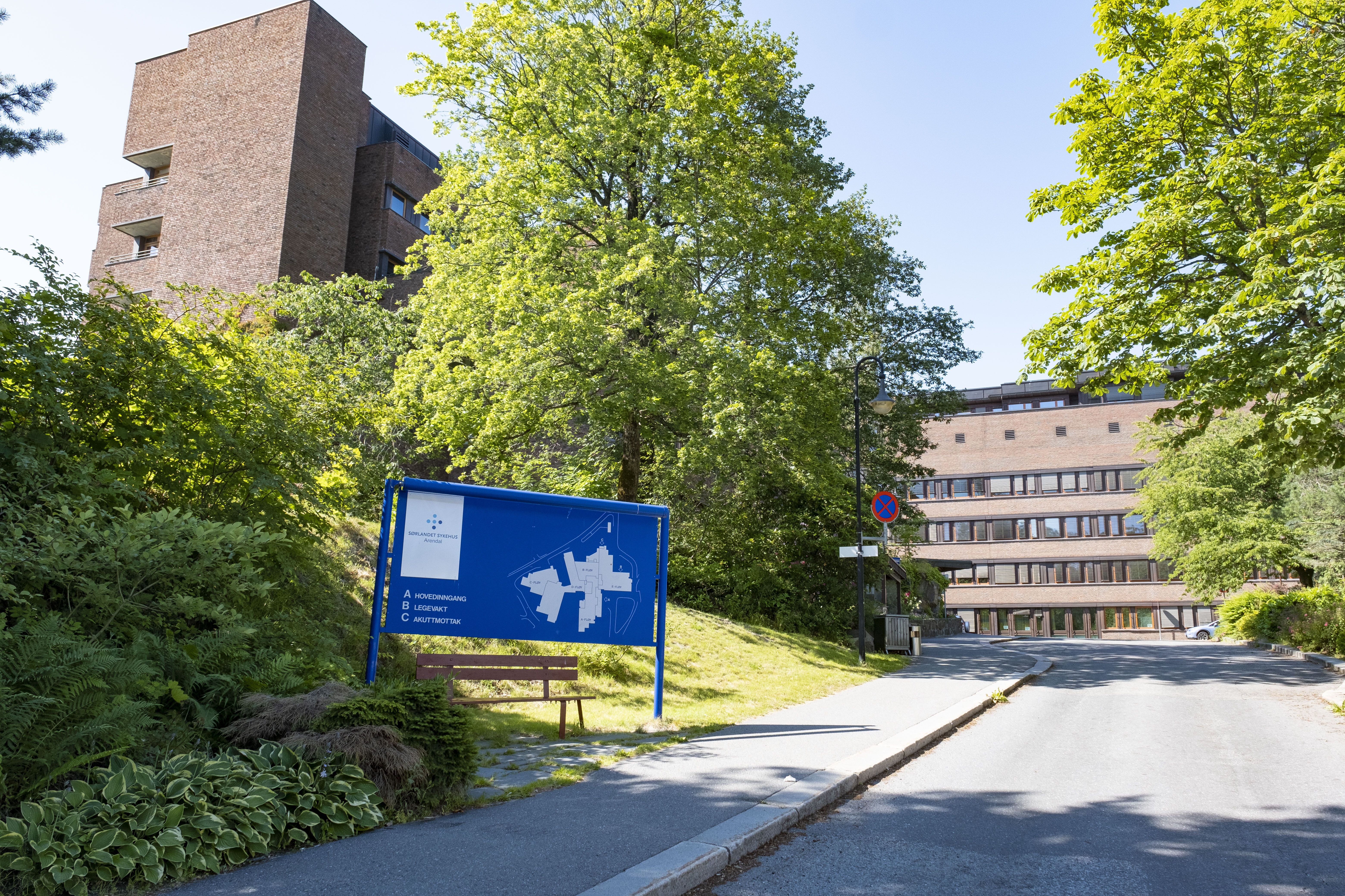bilde av inngangen på sørlandet sykehus arendal
