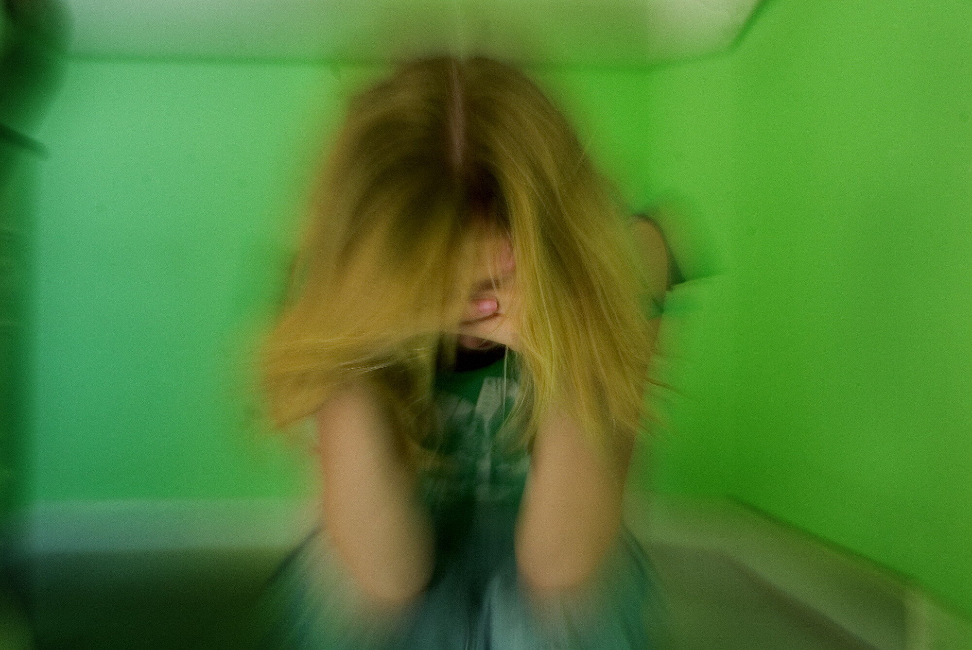 Illustrasjonsbilde av ung jente som er psykisk syk. Illustrasjonsbilde av ung jente som er psykisk syk.