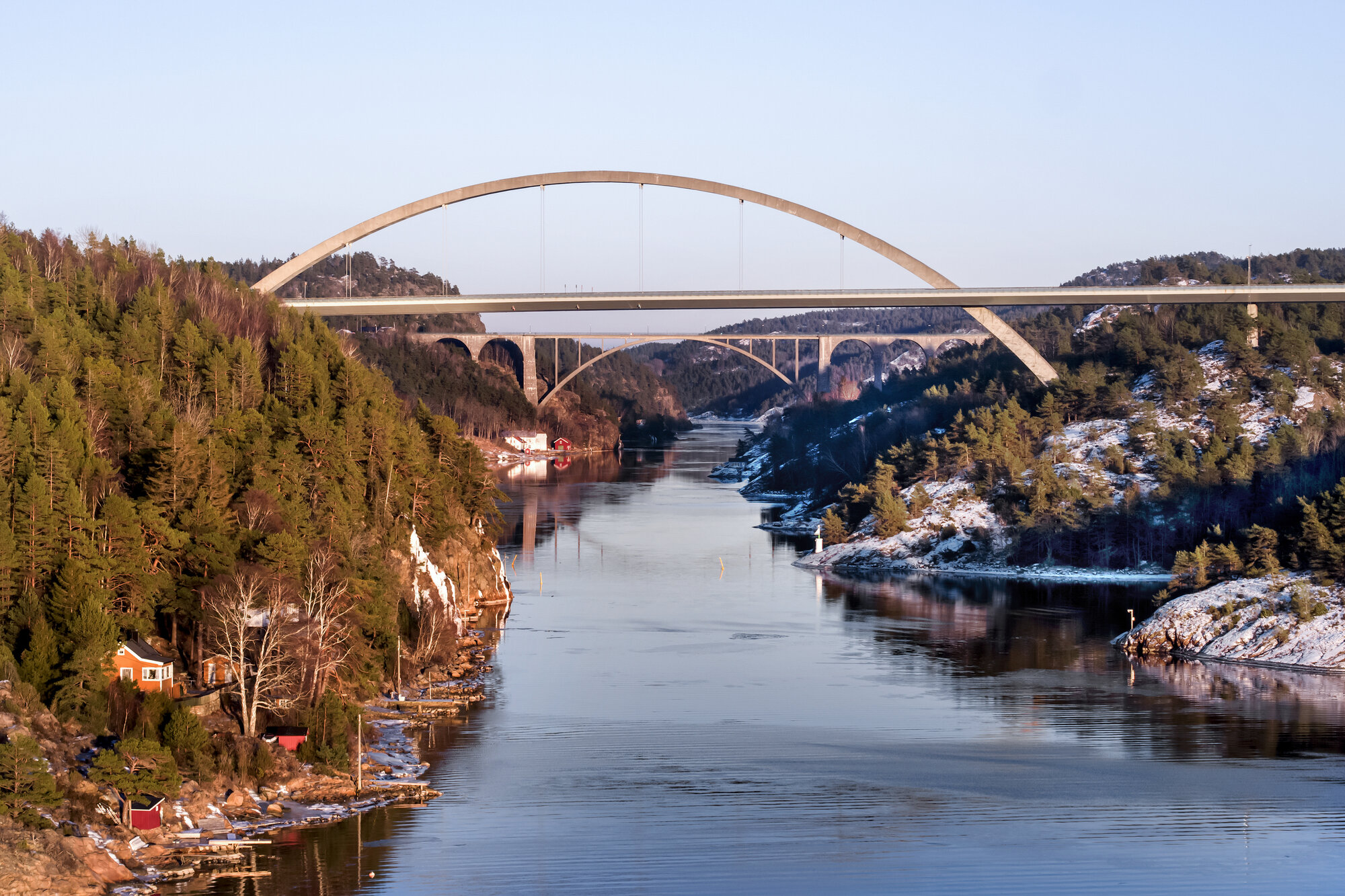 Bildet viser broen over Svinesund Bildet viser broen over Svinesund