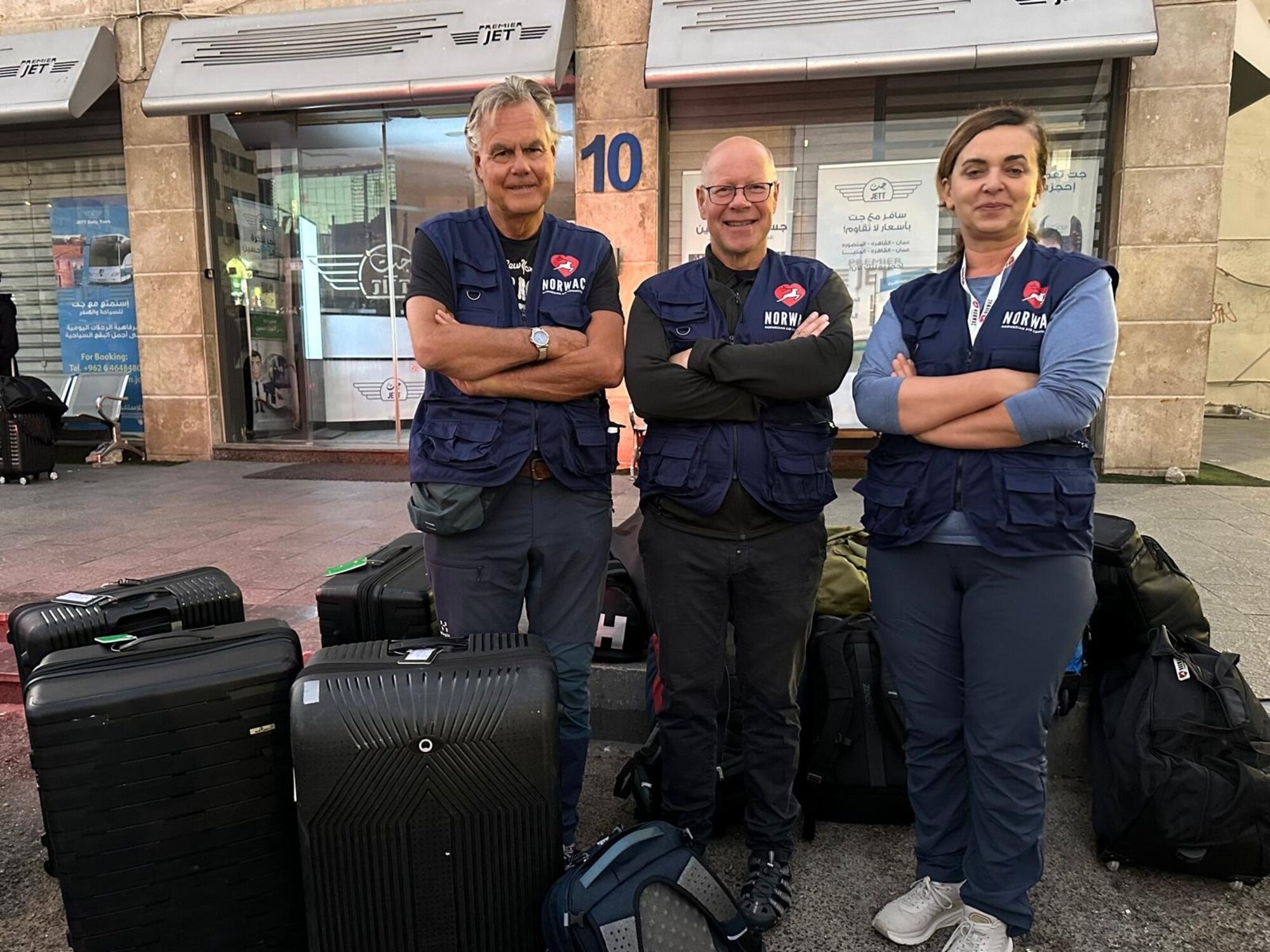 Bildet viser teamleder og ortoped Geir Stray Andreassen, ortoped Odd Arild Ågedal og operasjonssykepleier Silvana Zuvela.