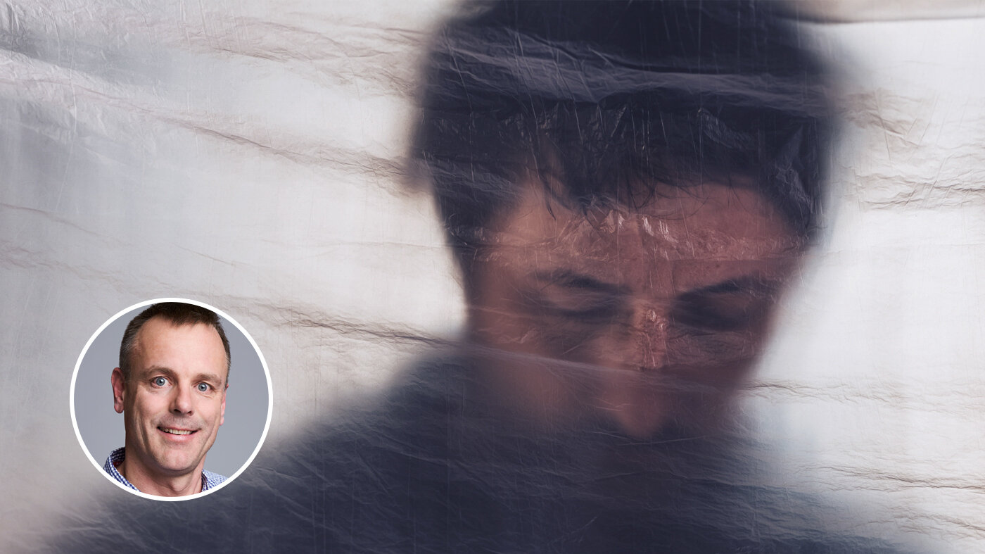 En mann som er fortvilet Bildet viser en mann som er fortvilet