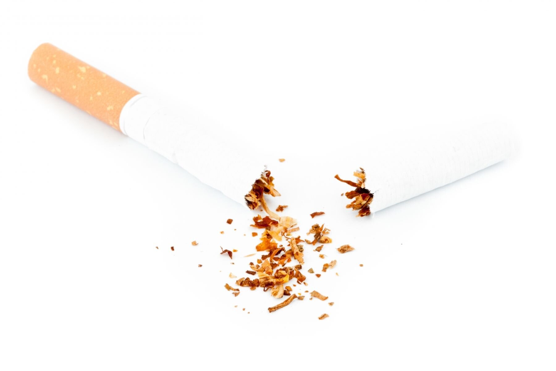 Røyking er mer utbredt blant mennesker med alvorlige psykologiske lidelser, enn i den øvrige befolkningen. Bildet viser en knekket sigarett.