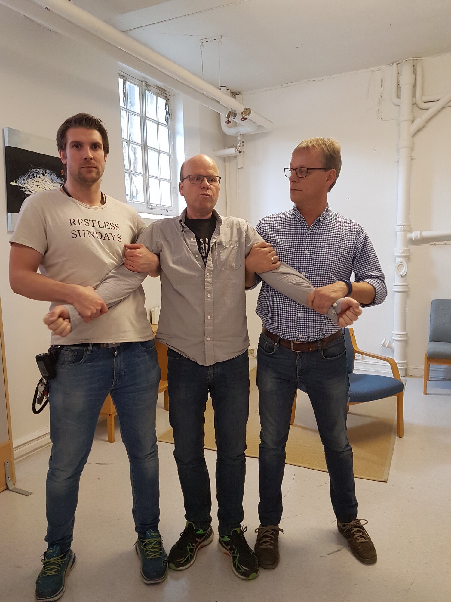 Bildet viser deltakermedvirkning blant helsepersonell, i form av rollespill. Bildet viser deltakermedvirkning blant helsepersonell, i form av rollespill.