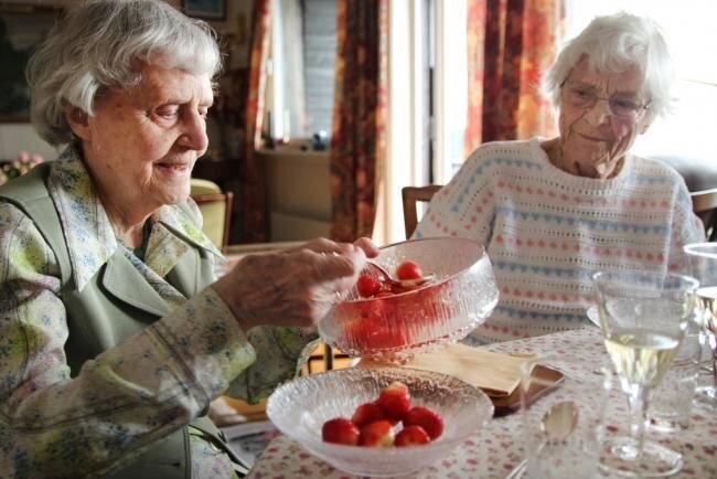 Sigrid Rognlien og Agnes Bjerkelund Sigrid Rognlien og Agnes Bjerkelund
