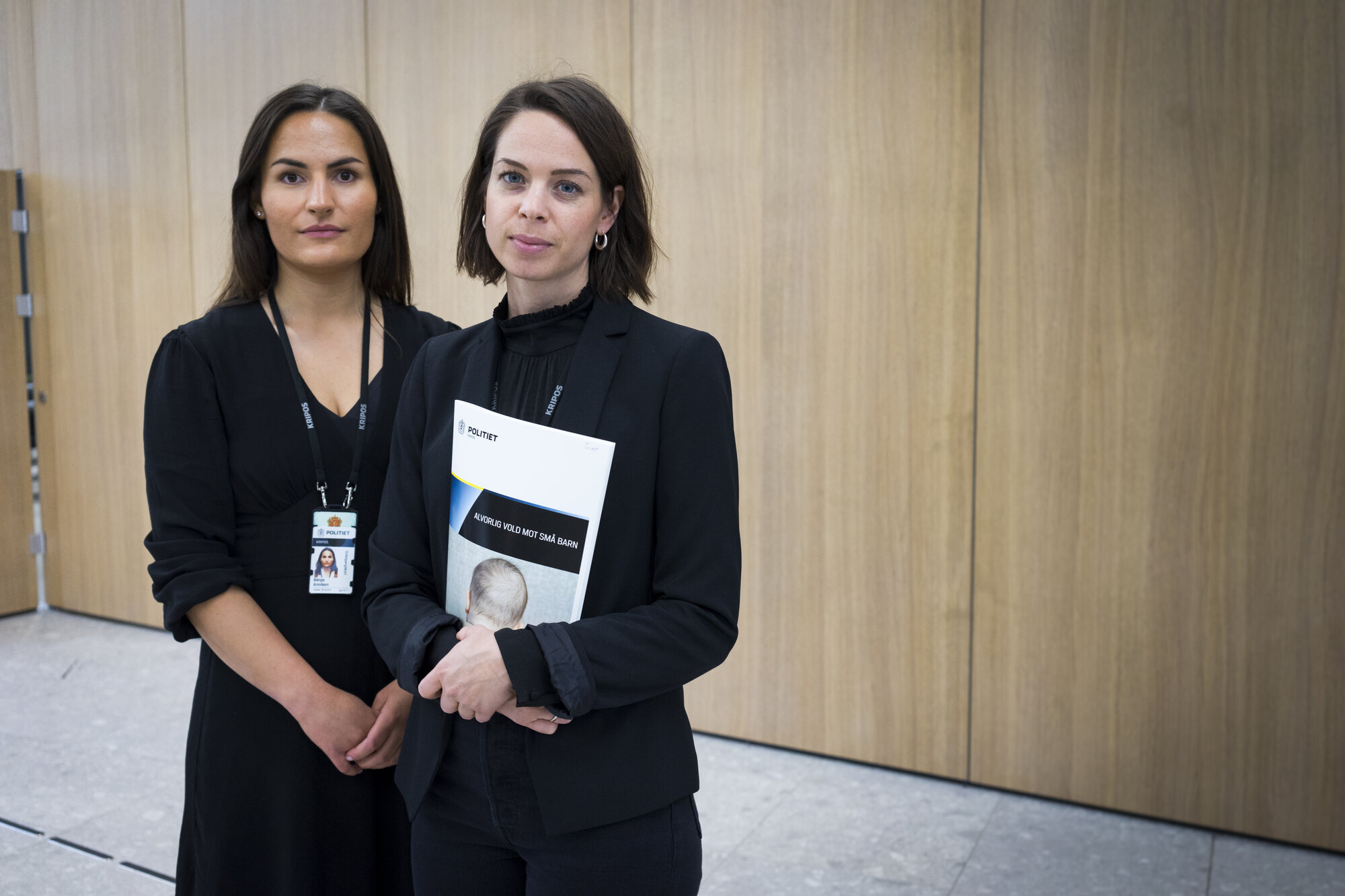 Anniken Inez Berge og Heidi Fischer Bjelland fra Kripos Bildet viser politibetjent Anniken Inez Berge (til venstre) og seniorrådgiver Heidi Fischer Bjelland fra Kripos