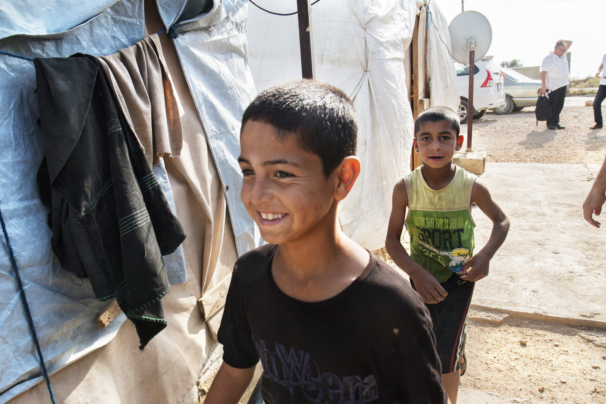 Syriske gutter i flyktningleir i Libanon. Syriske gutter i flyktningleir i Libanon.