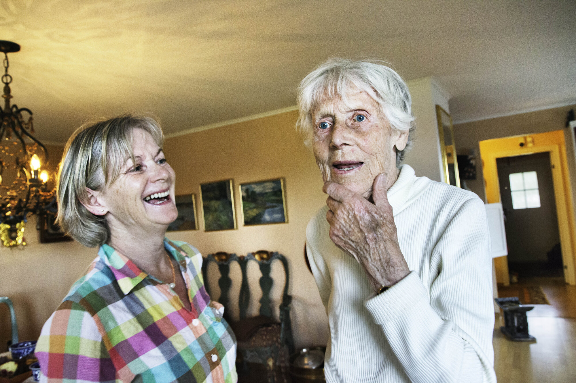 Kirsti Owe vil heller besøke mor hjemme enn på et sykehjem. Så lenge det går. Kirsti Owe vil heller besøke mor hjemme enn på et sykehjem. Så lenge det går.