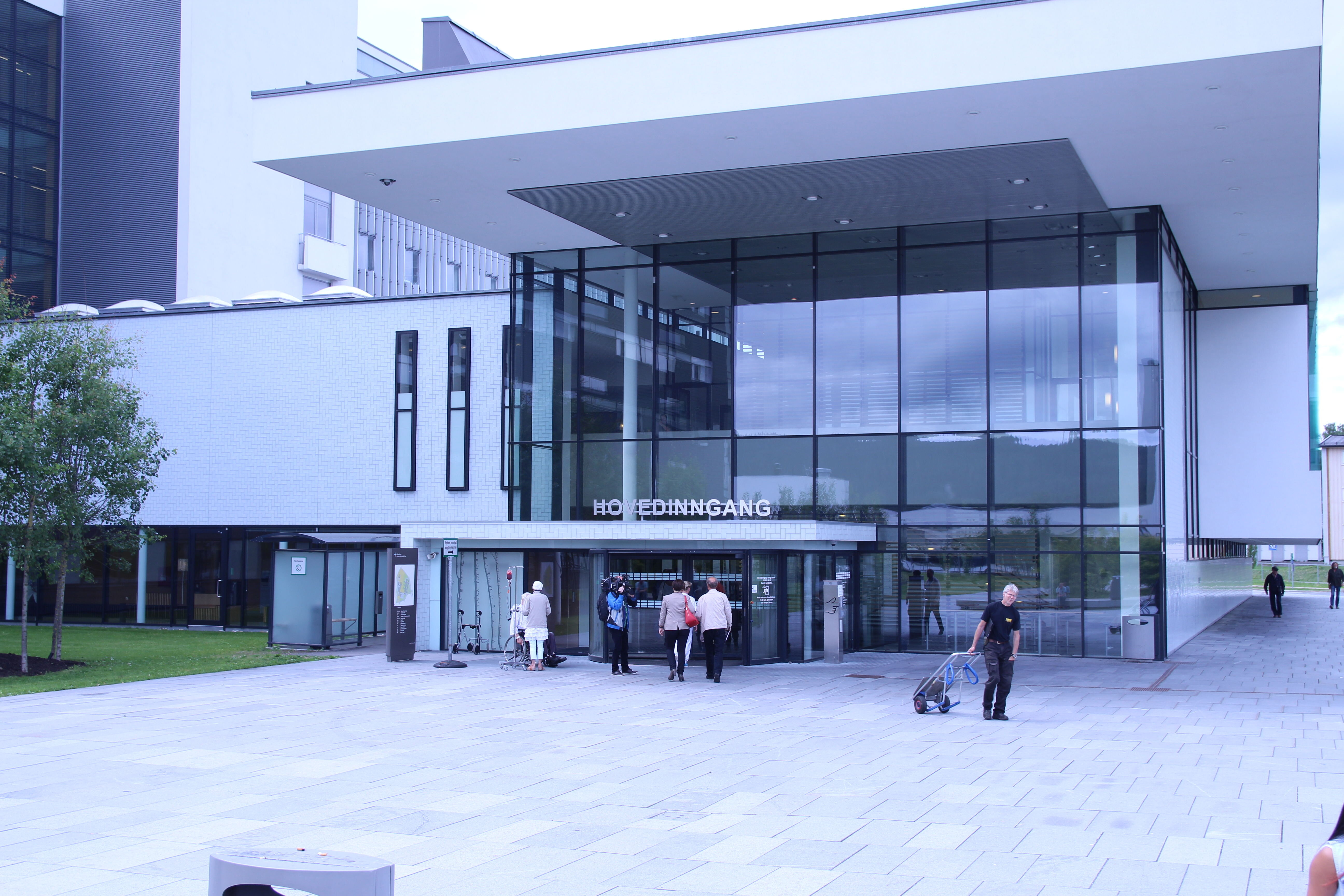 Bilde av hovedinngangen til Ahus Bilde av hovedinngangen til Ahus