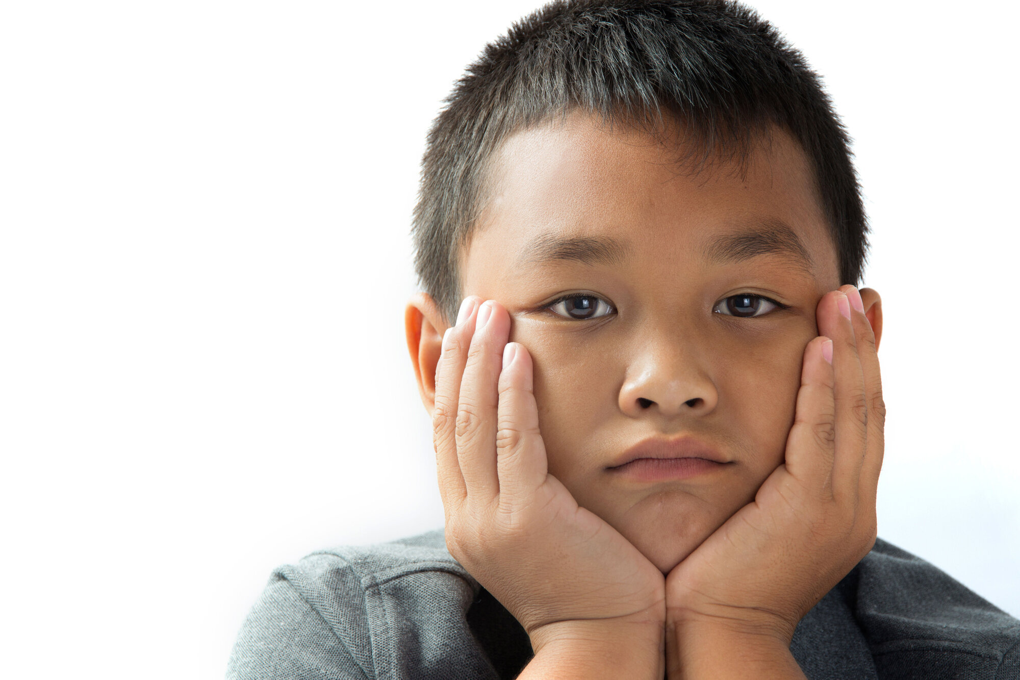 Barnesmerte, smerte, barn Bildet viser en liten gutt som ser ut til å ha vondt.