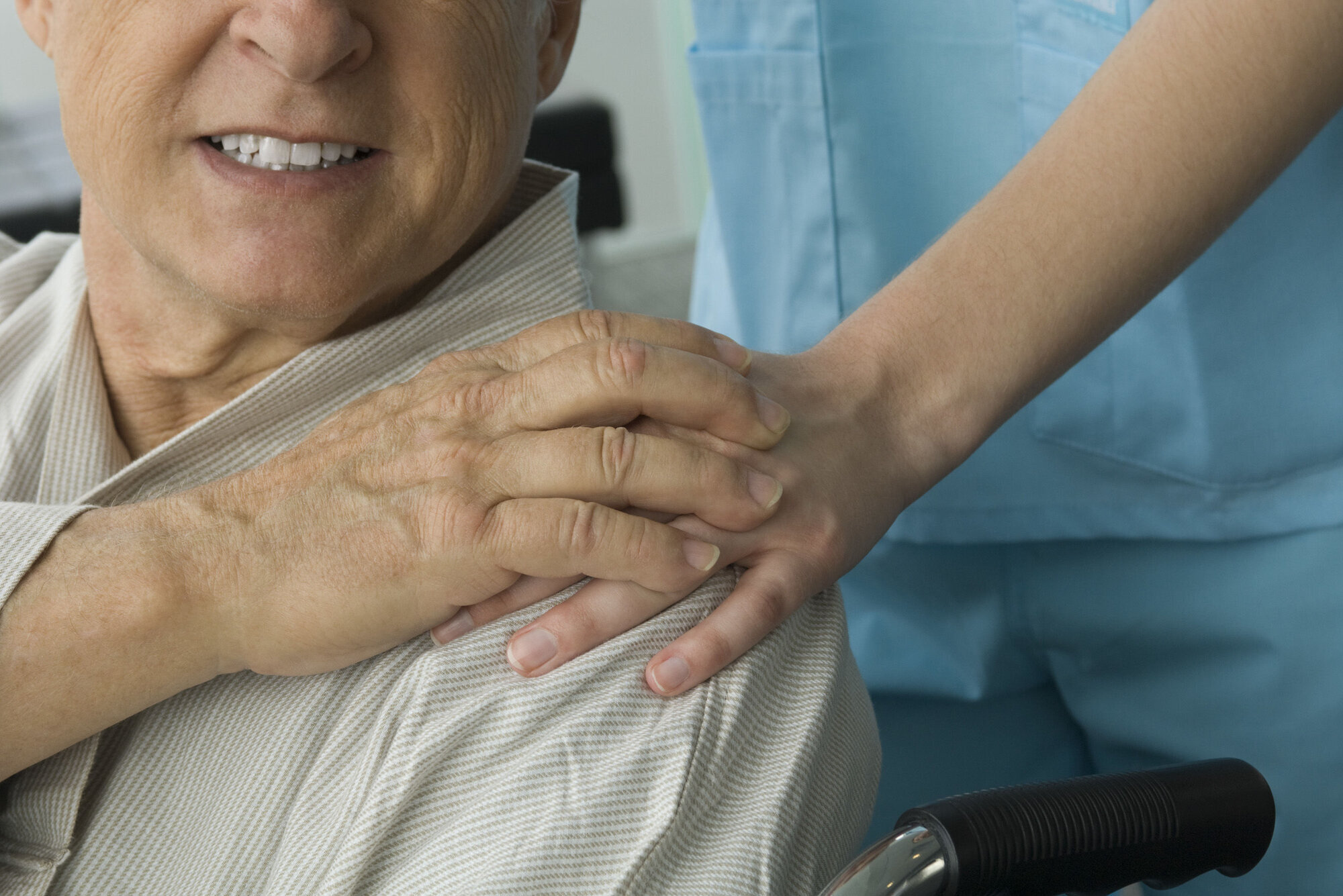 FORNØYD: Kreftpasienter kan være godt fornøyd med kreftbehandlingen, selv om de ikke får dekket alle sine behandlingsbehov av den offentlige helsetjenesten. Illustrasjonsfoto: Colourbox FORNØYD: Kreftpasienter kan være godt fornøyd med kreftbehandlingen, selv om de ikke får dekket alle sine behandlingsbehov av den offentlige helsetjenesten. Illustrasjonsfoto: Colourbox