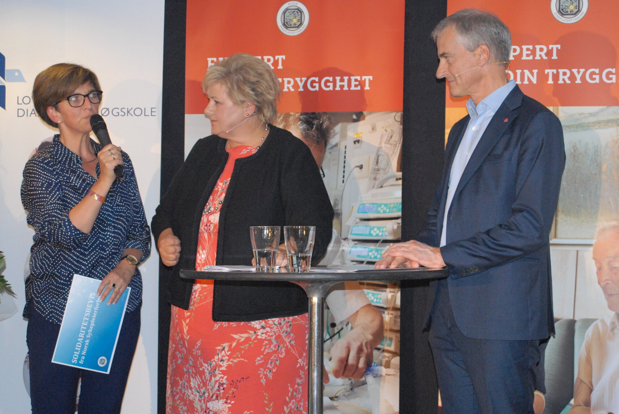 SYKEPLEIERMANGEL: Norge ligger an til å mangle 28 000 sykepleiere om 20 år, ifølge SSB. Erna Solberg og Jonas Gahr Støre i debatt