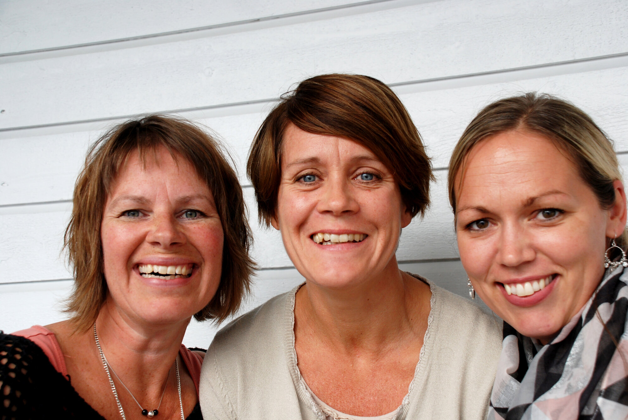 Jordmor, kvinnehelse, celleprøve, livmorhalskreft Bildet viser de tre som driver Oslo jordmor og kvinnesenter.