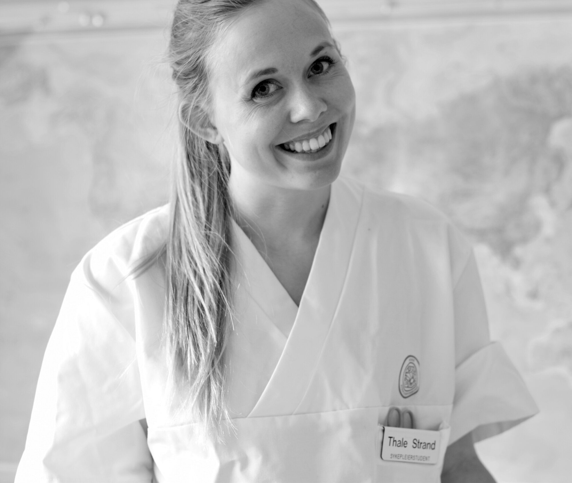 Thale Sunniva Strand, sykepleier Bildet viser Thale Sunniva Strand i sykepleieruniform.