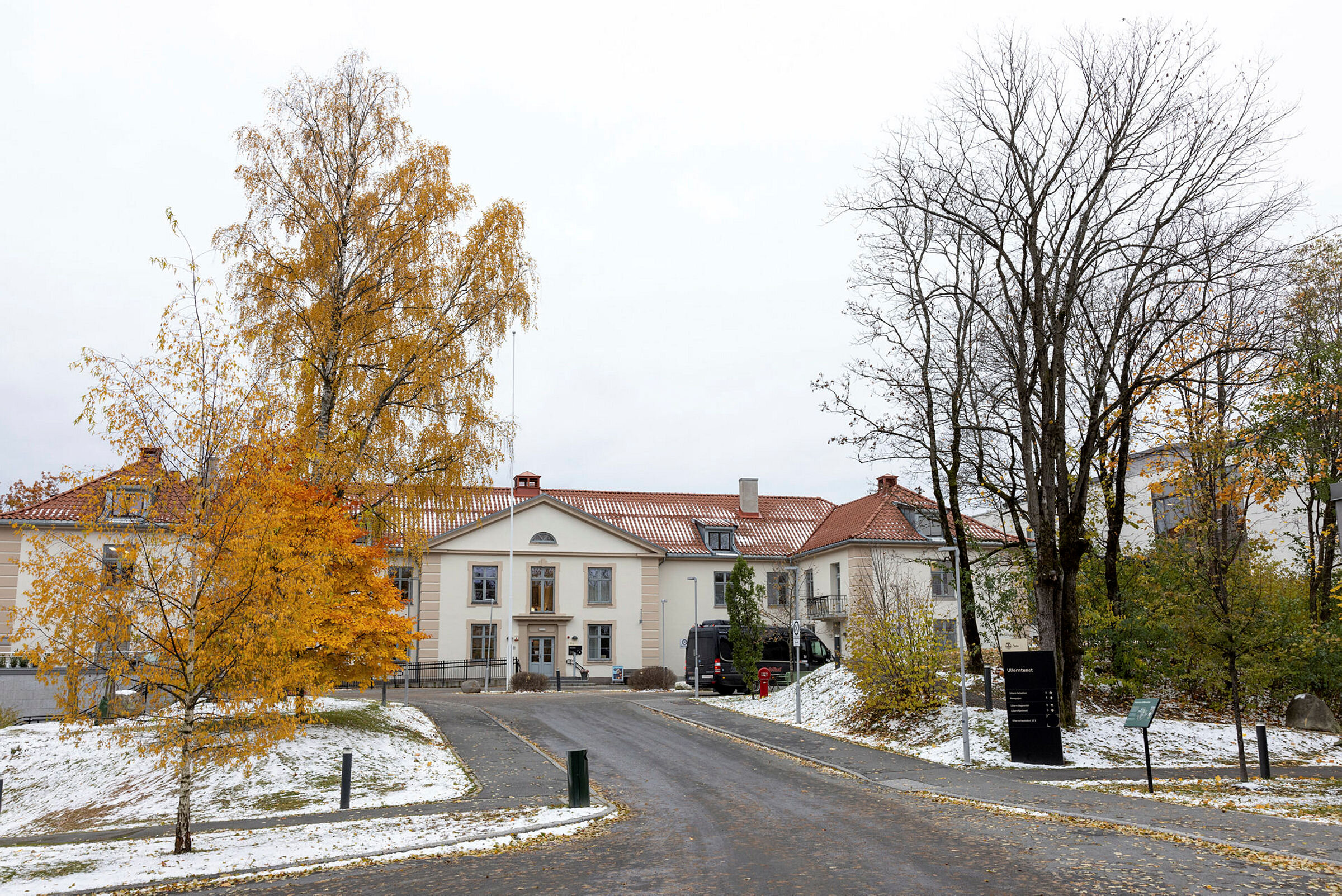 Ullern helsehus Inngangspartiet til Ullern helsehus i Oslo i november 2023.