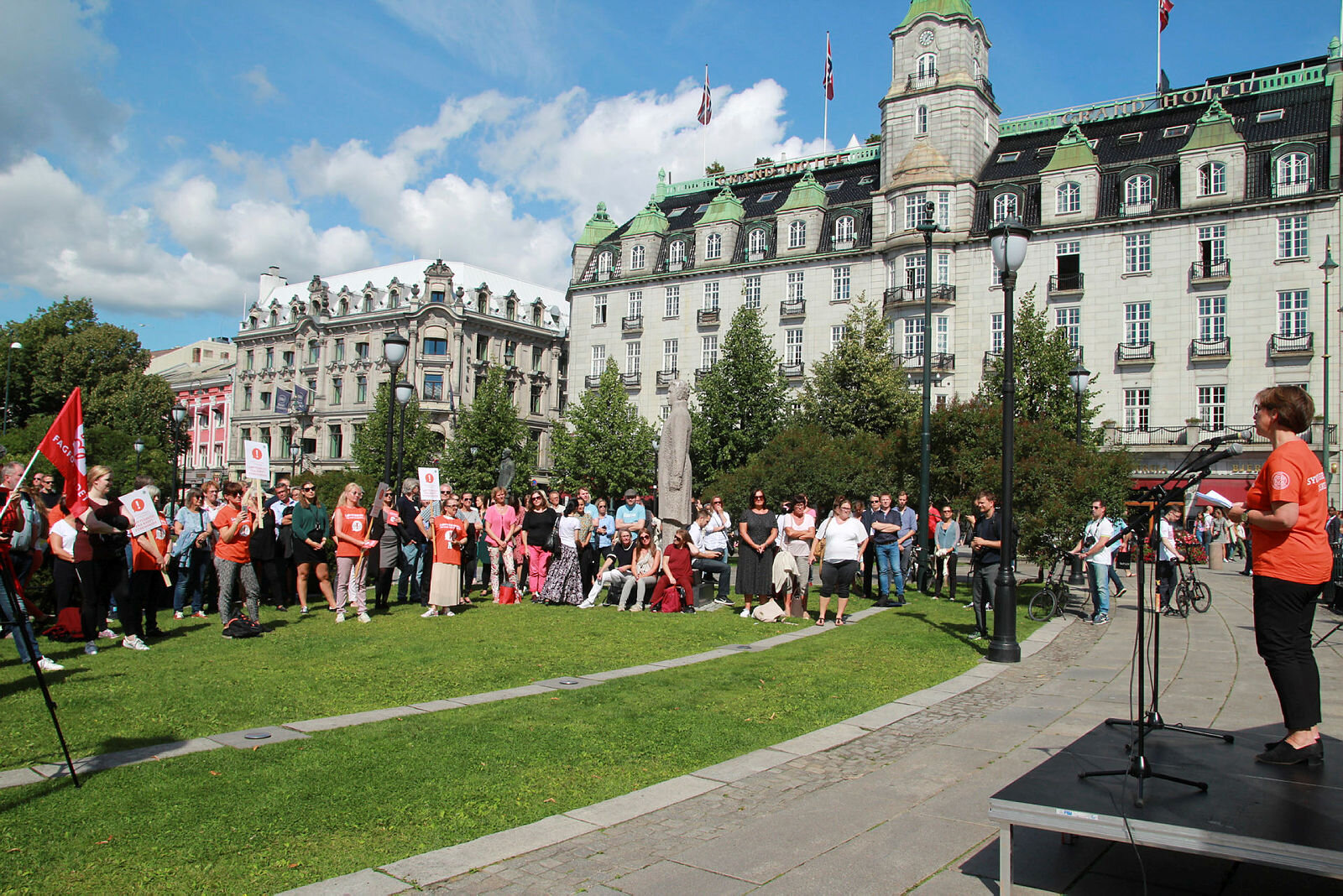 Streikemarkering utenfor Stortinget