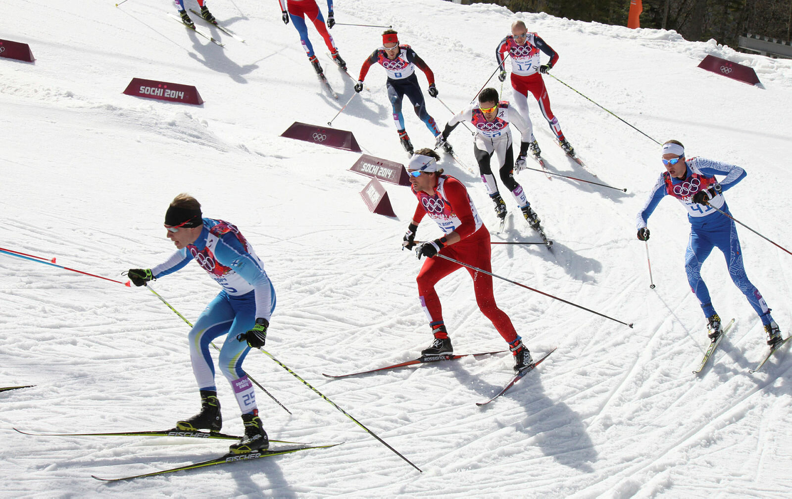 Langrenn Viser flere langrennsløpere som spurter avgårde