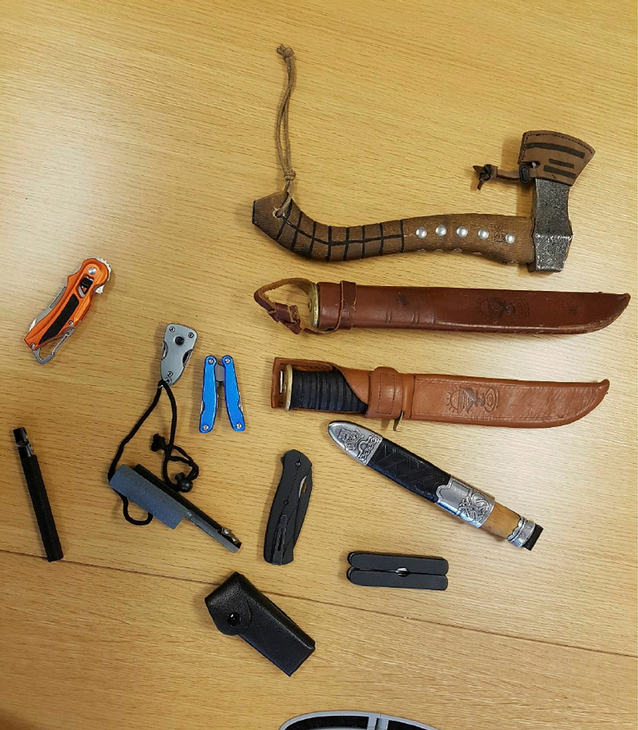 Kniver og andre håndvåpen