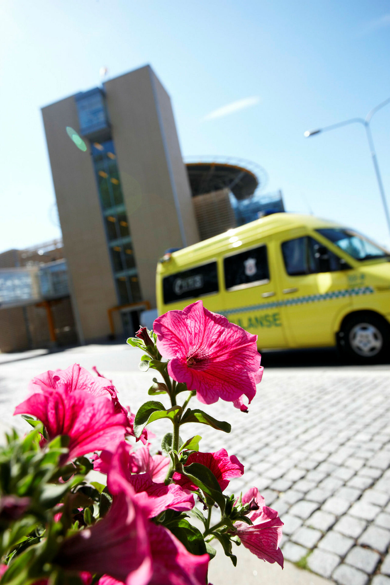 Ambulanse på vei ut, Ullevål sykehus.