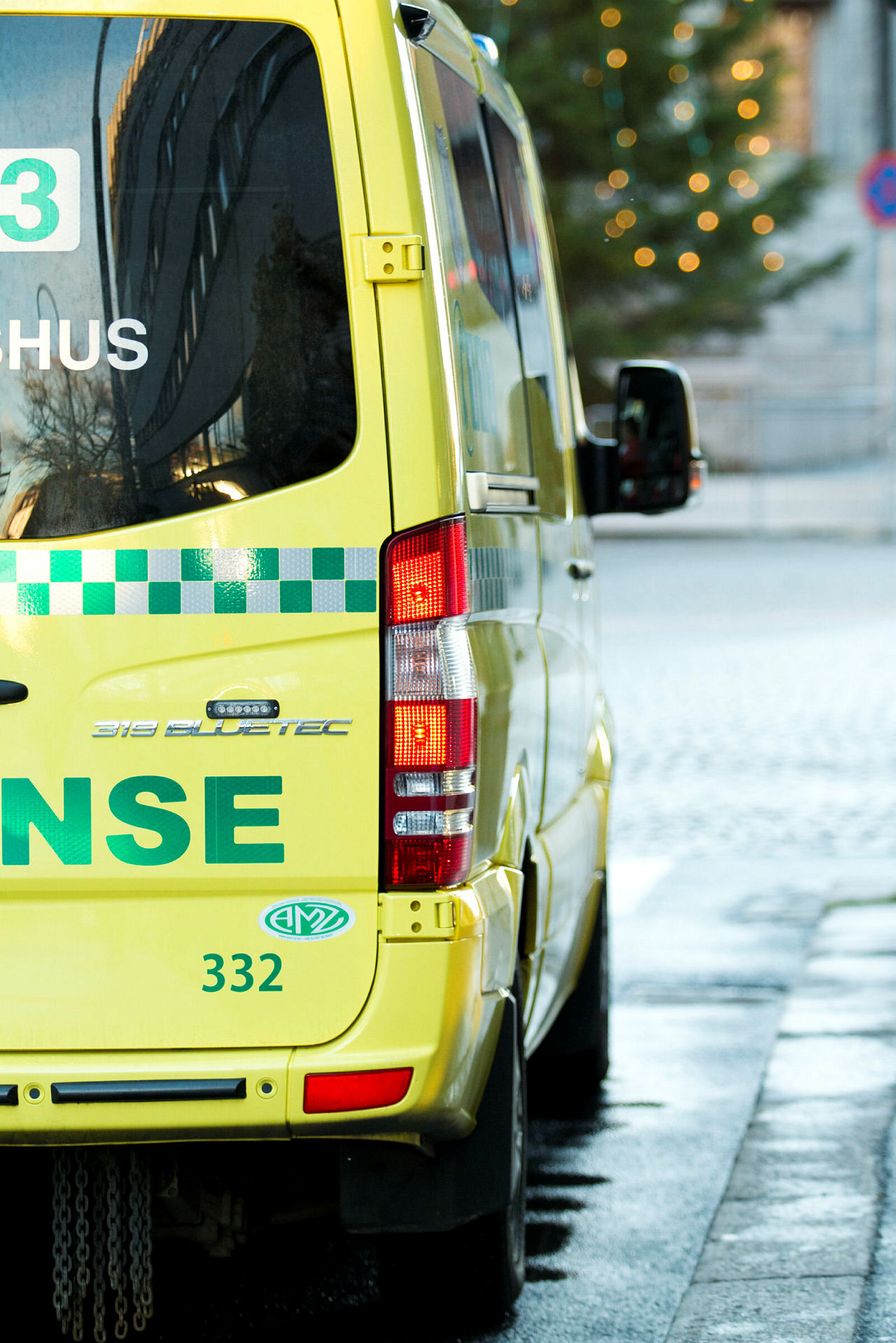 ambulanse Del av ambulanse fotografert bakfra