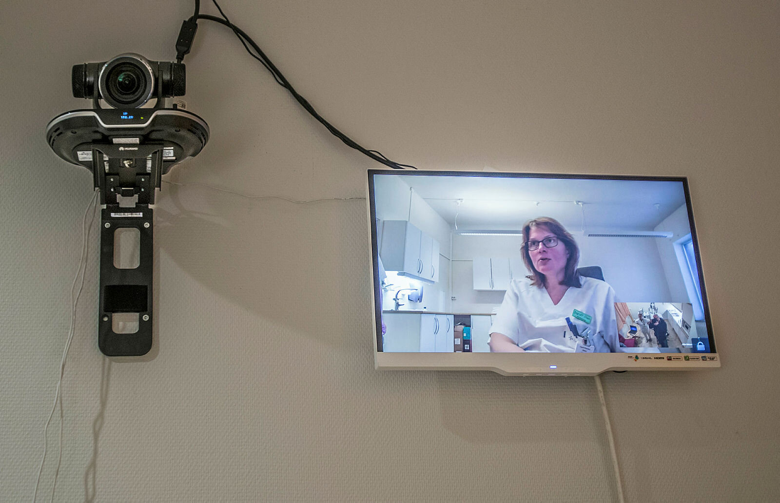 Bildet er fra en ultralydundersøkelse der det brukes en robotarm.