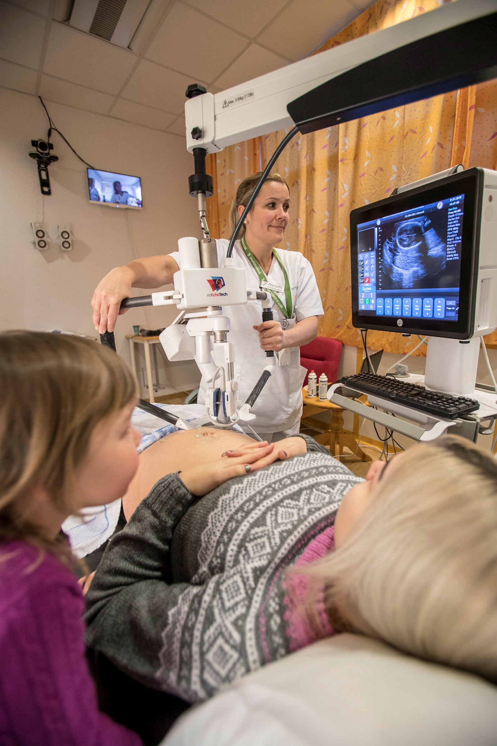 Bildet er fra en ultralydundersøkelse der det brukes en robotarm.