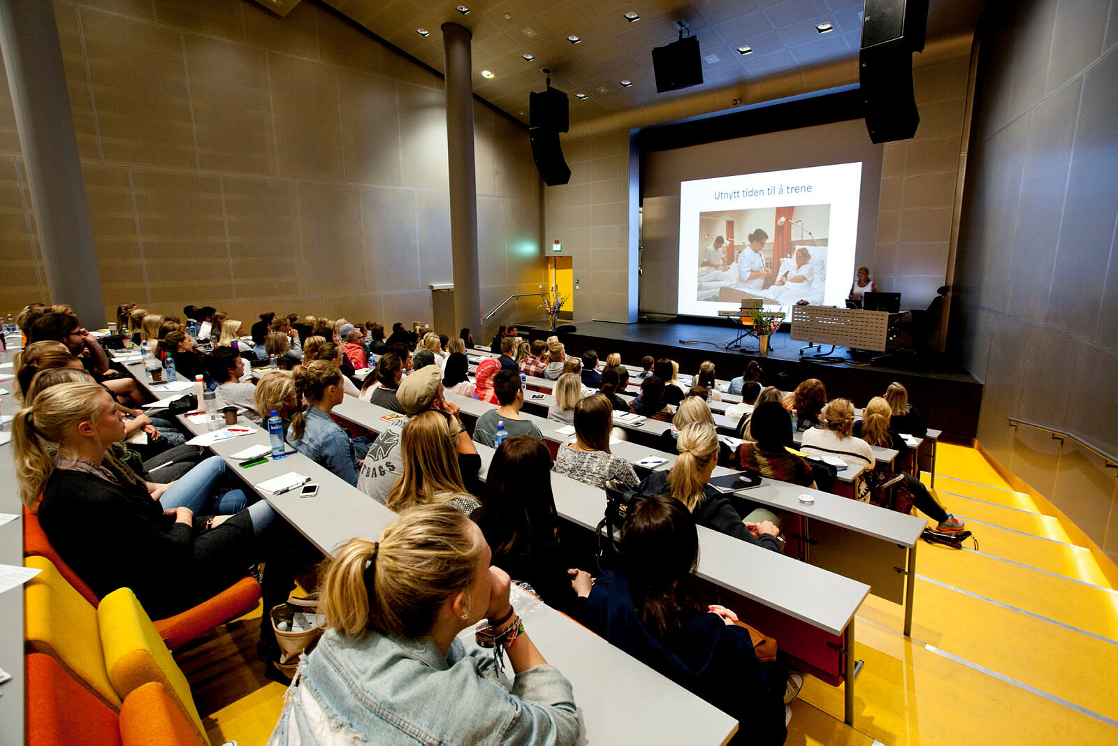 folkemengde publikum foredrag unge barn student studenter pleie folkemengde publikum foredrag unge barn student studenter