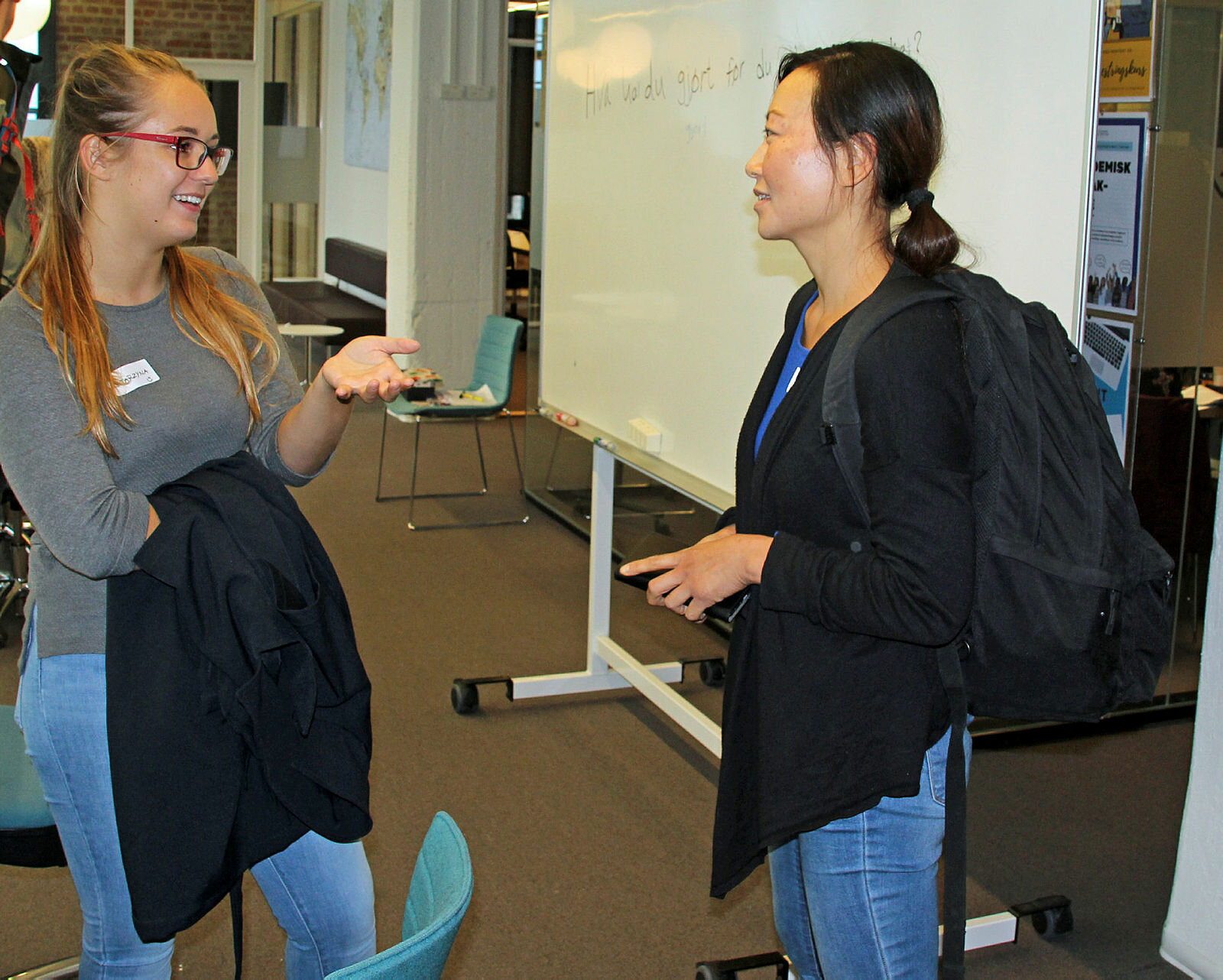 Språkkafe Drammen Bildet viser deltakere på skråkkafe for sykepleierstudenter på Campus Drammen.