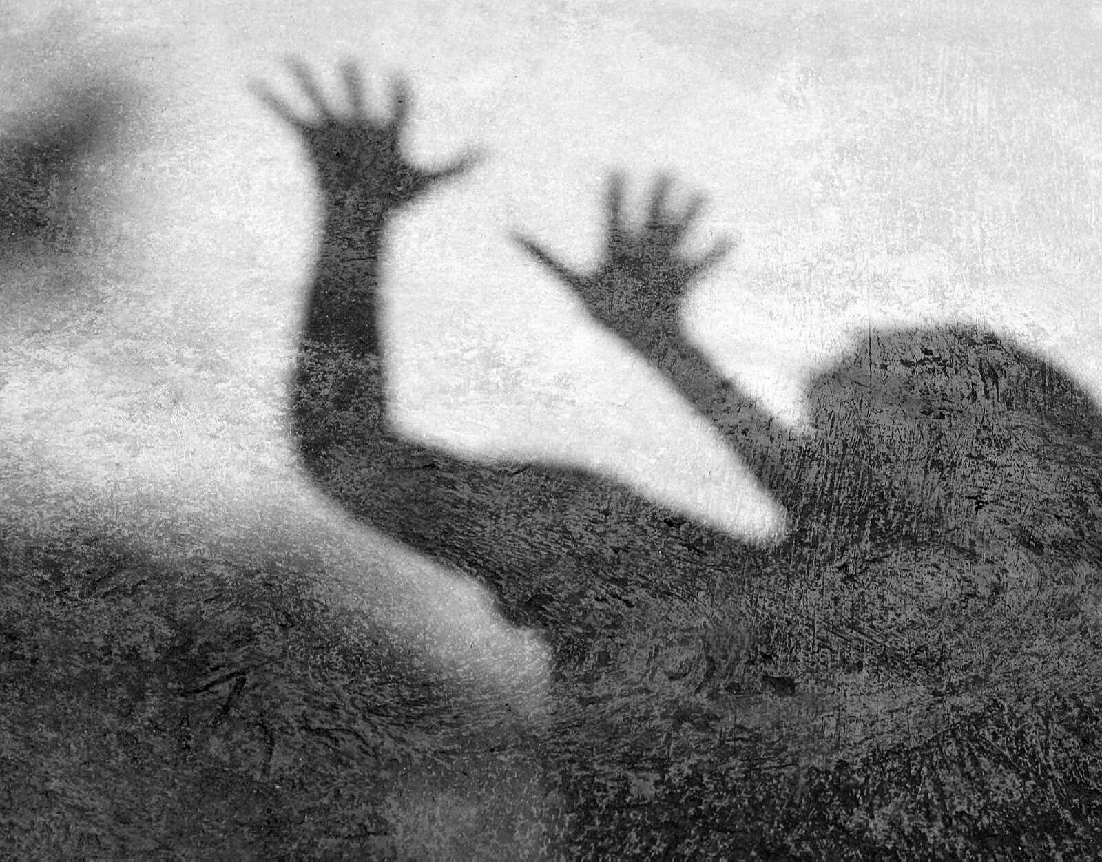 Vold Sort/hvit illustrasjon av skygge som virker truende