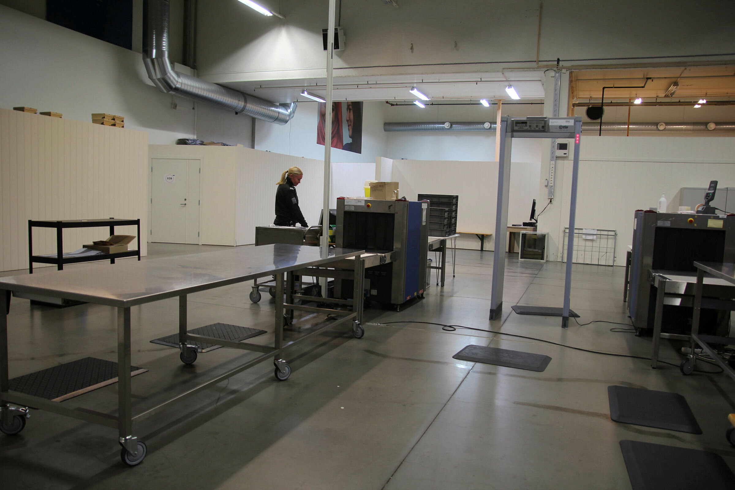 Sikkerhetskontrollen Sikkerhetskontrollen på ankomstsenteret