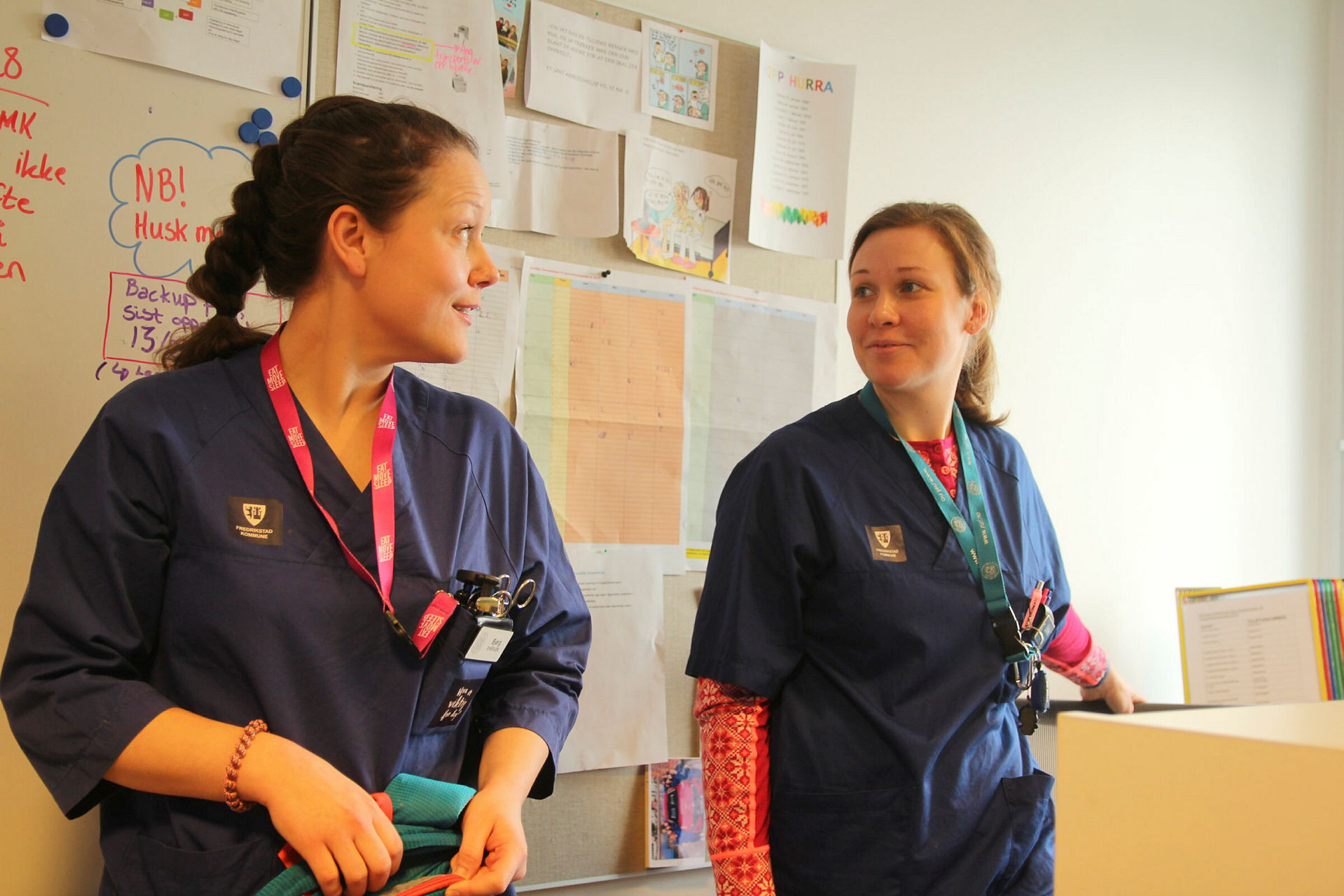 Bjørg Elisabeth Hermansen og Ulrikke Sletten inne på Helsevakta