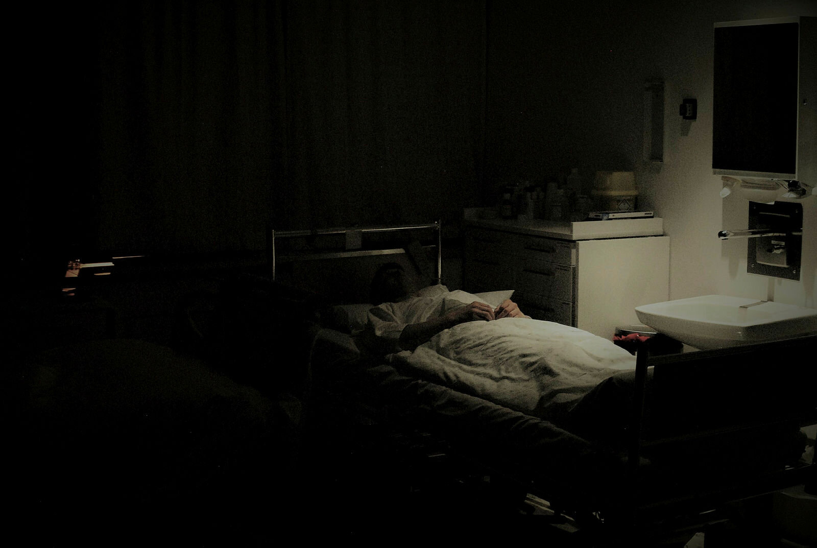 powernapping Bildet viser intensvisykepleier Harald Pirolt ved Intensivmedisinsk seksjon KSK, Haukeland, som gjør seg klar for en powernapp på nattvakt.