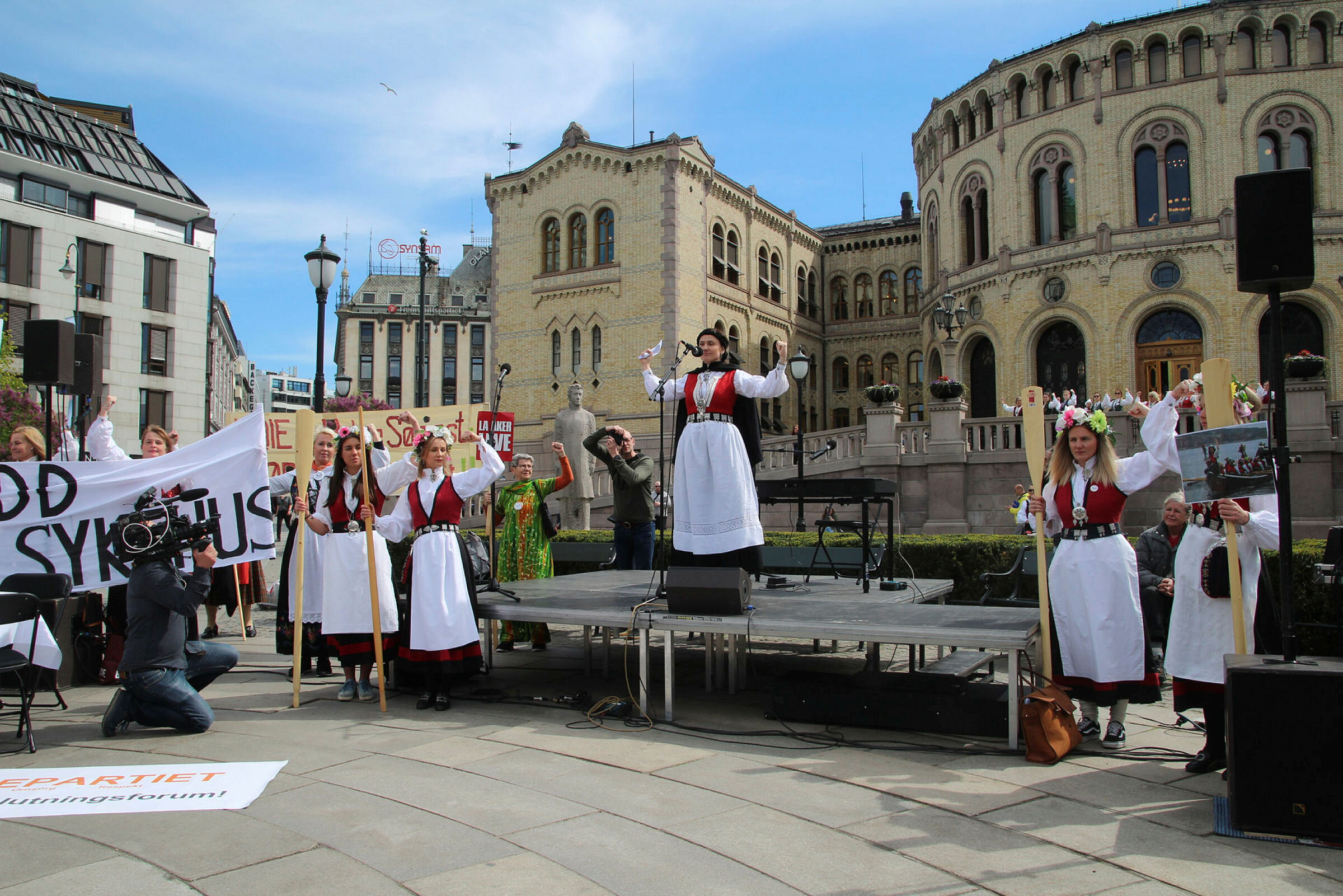 Anja Solvik Anja Solvik utenfor stortinget.