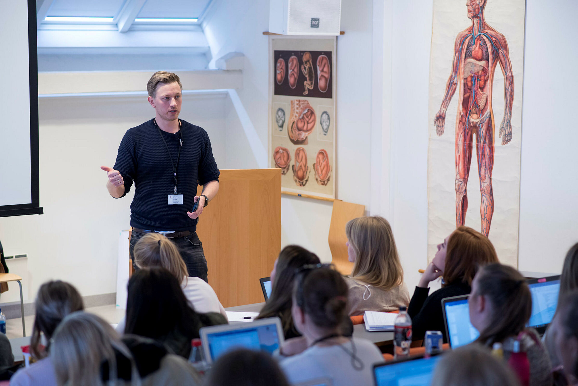Nils Christian Tvedt Karlsen fra Sykepleiepluss underviser i anatomi og fysiologi.