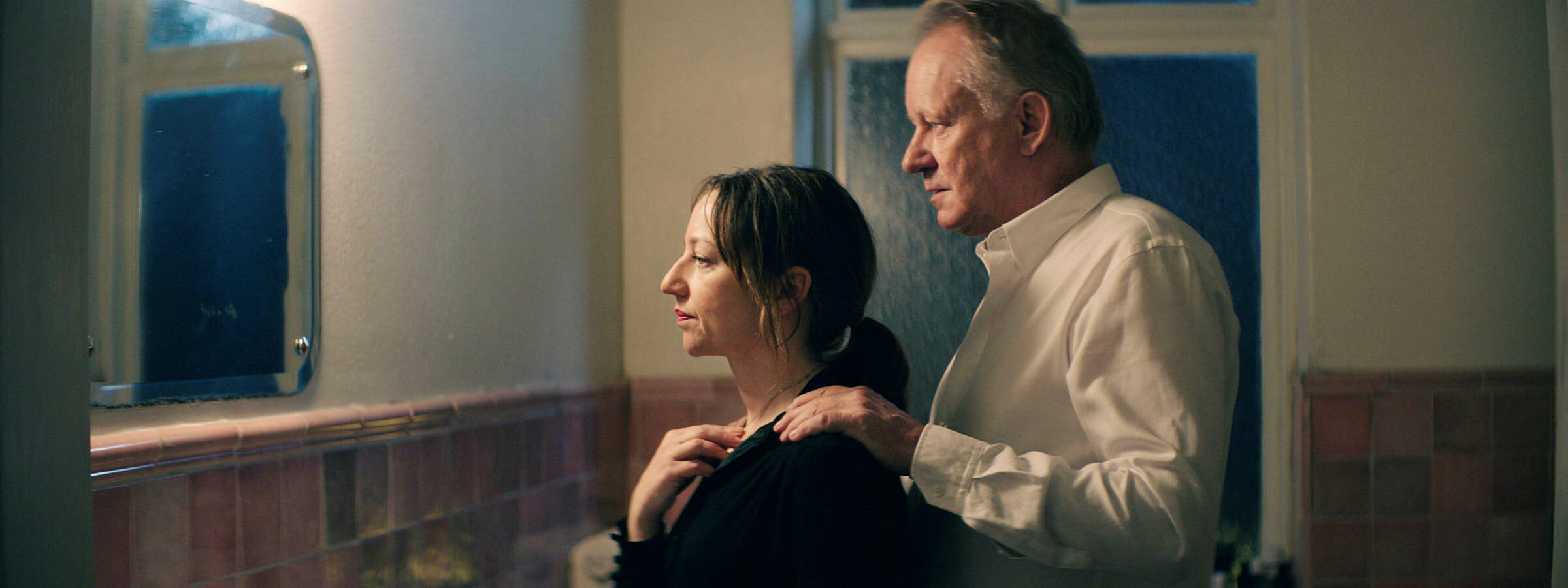 Hovig og Skarsgård Stillbilder av Stellan Skarsgård og Andrea Bræin Hovig fra filmen "Håp".