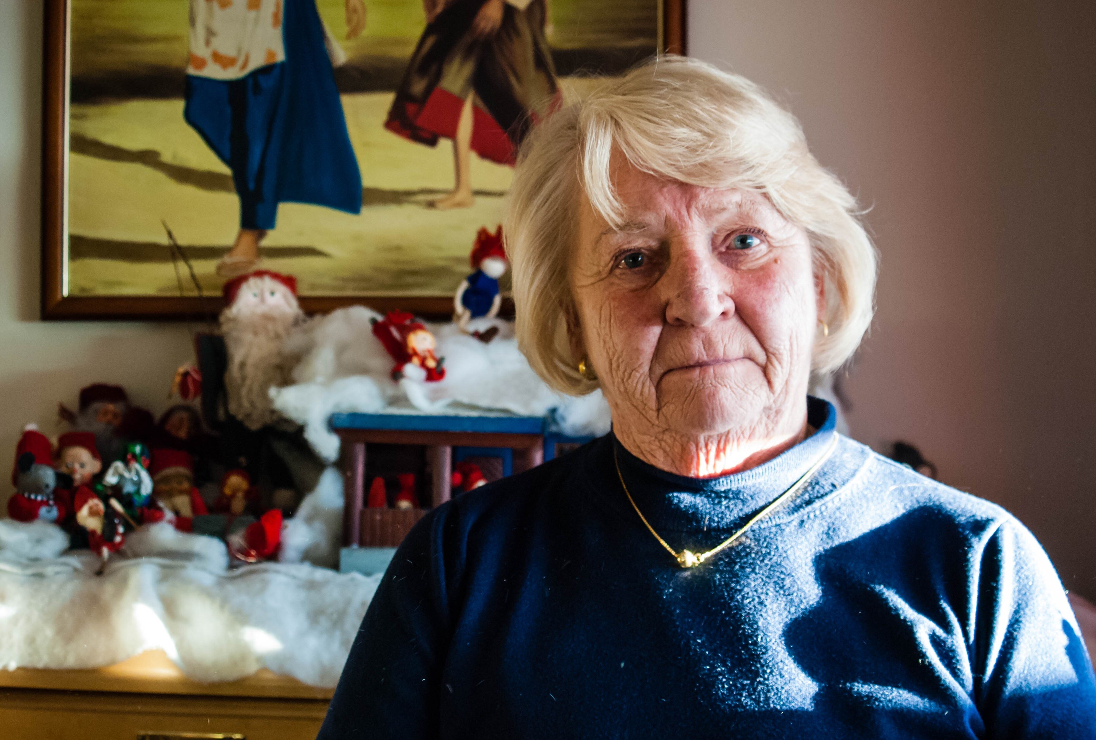 Portrett av Toril Parelius, Røde Kors-sykepleier