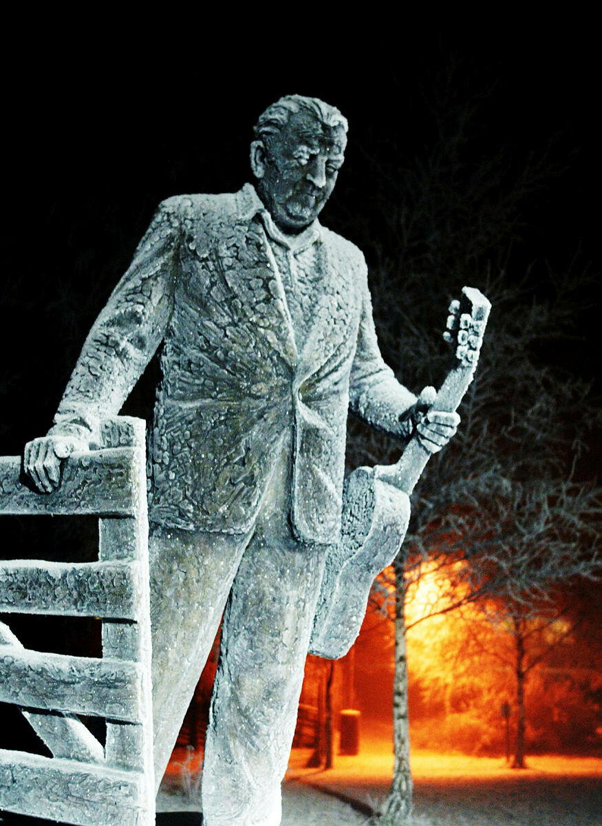 Prøysen-statue Statue av Alf Prøysen på Rudshøgda