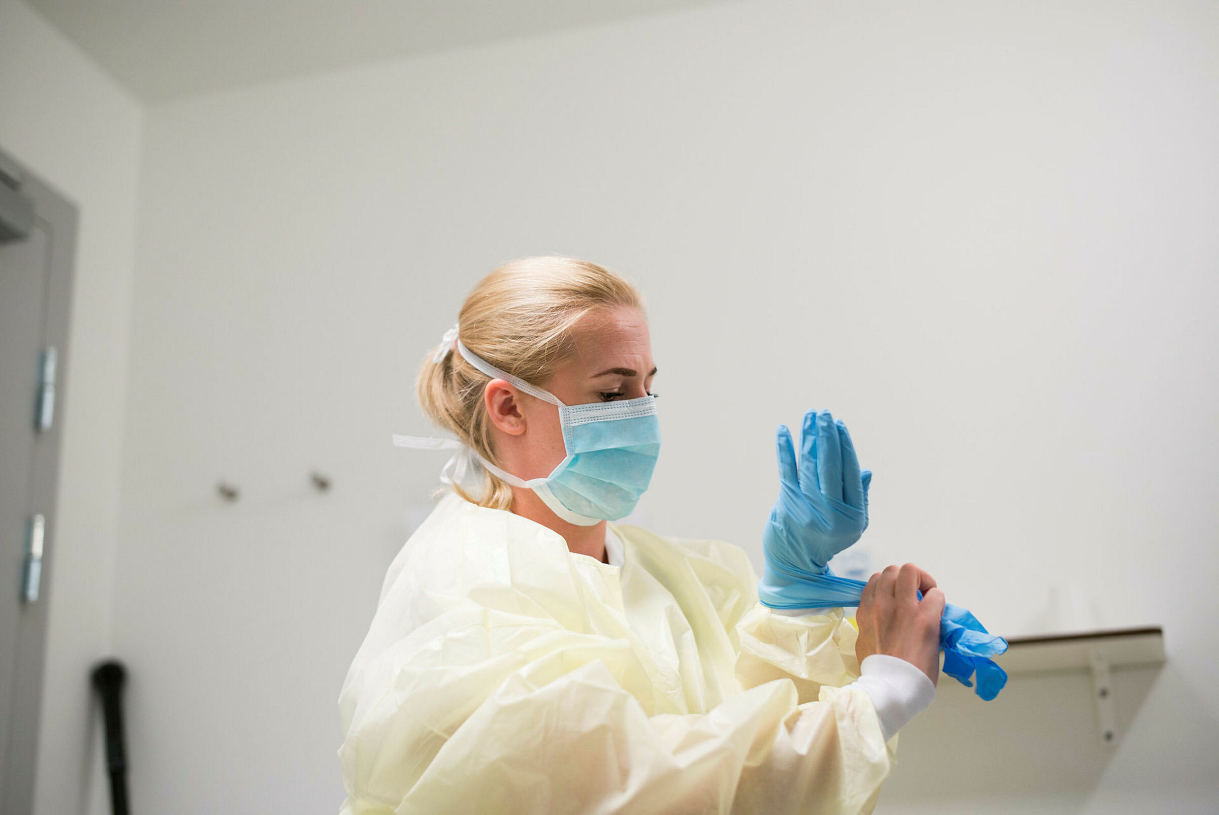 Sykepleier med verneutstyr Sykepleier med verneutstyr.