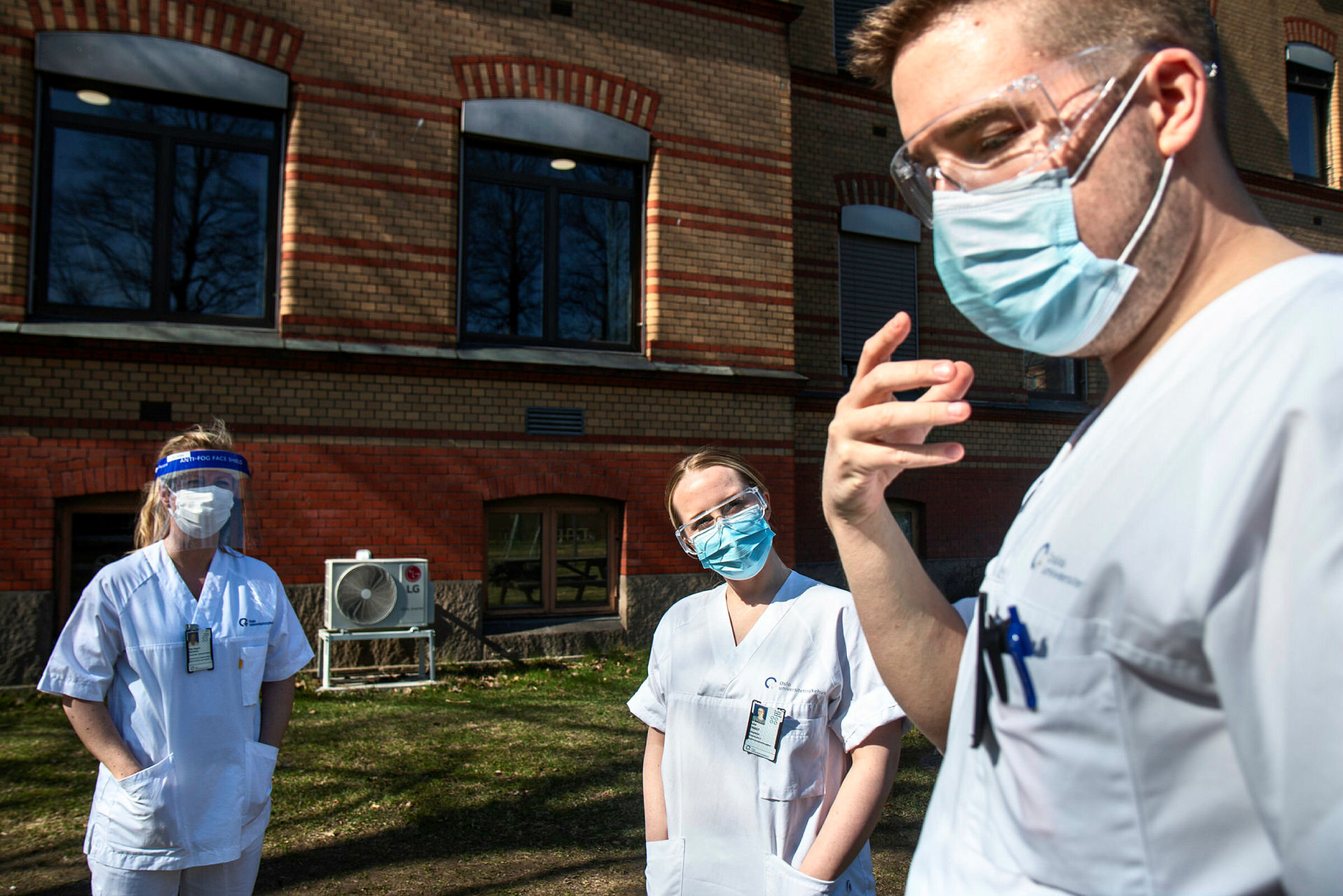 Silje Ranstorp (t.v.), Julie Vedal og Olav Andersen Enhetsleder Silje Ranstorp (t.v.), Julie Vedal og tillitsvalgt Olav Andersen, alle sykepleiere, akuttpsykiatrisk klinikk, Ullevål