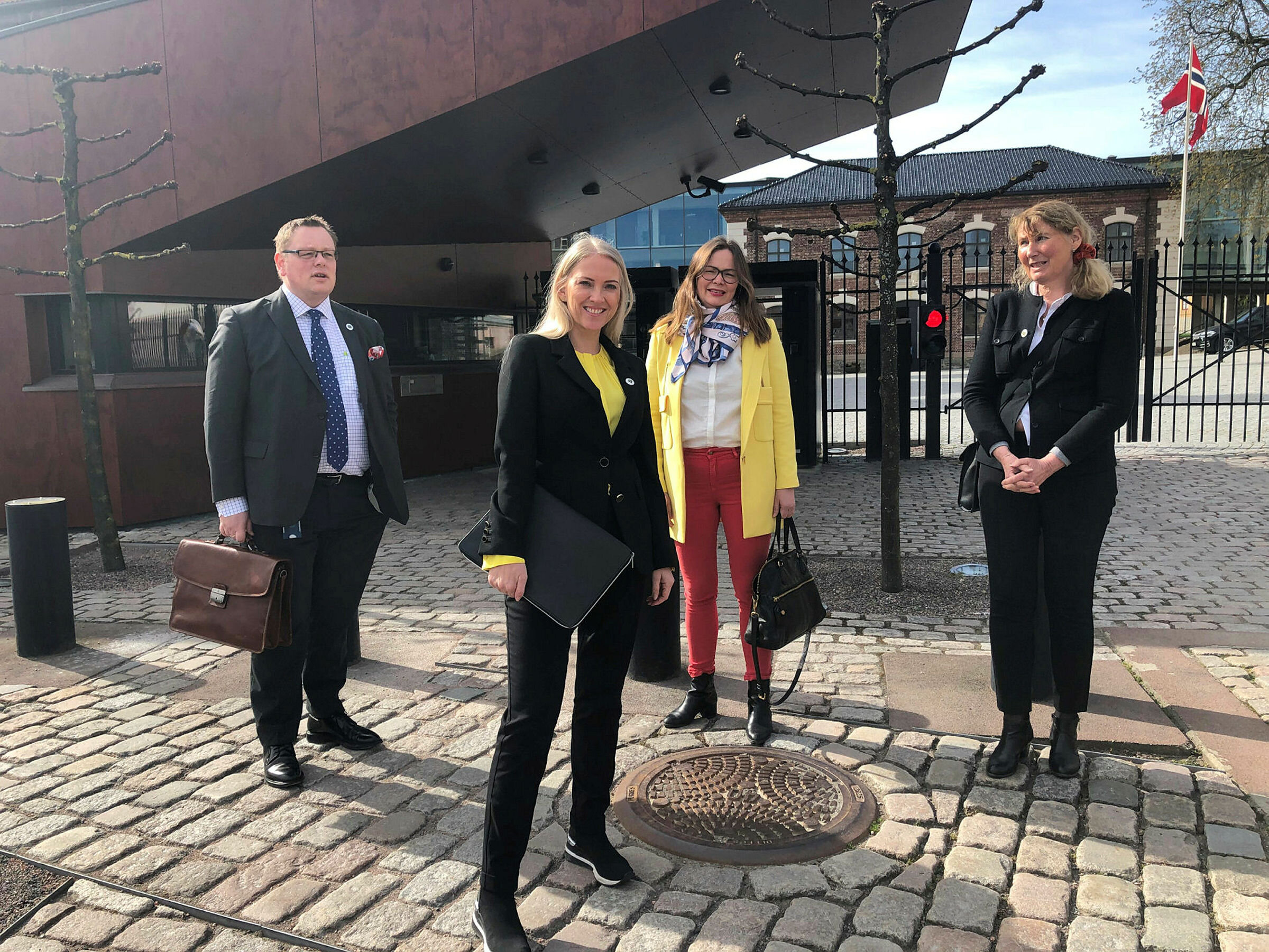 NSF-ledelsen Forbundsleder Lill Sverresdatter Larsen i Norsk Sykepleierforbund, og nestlederne Kai Øivind Brenden og Silje Naustvik, fra 2019, samt fagsjef Kari Bugge (til høyre)