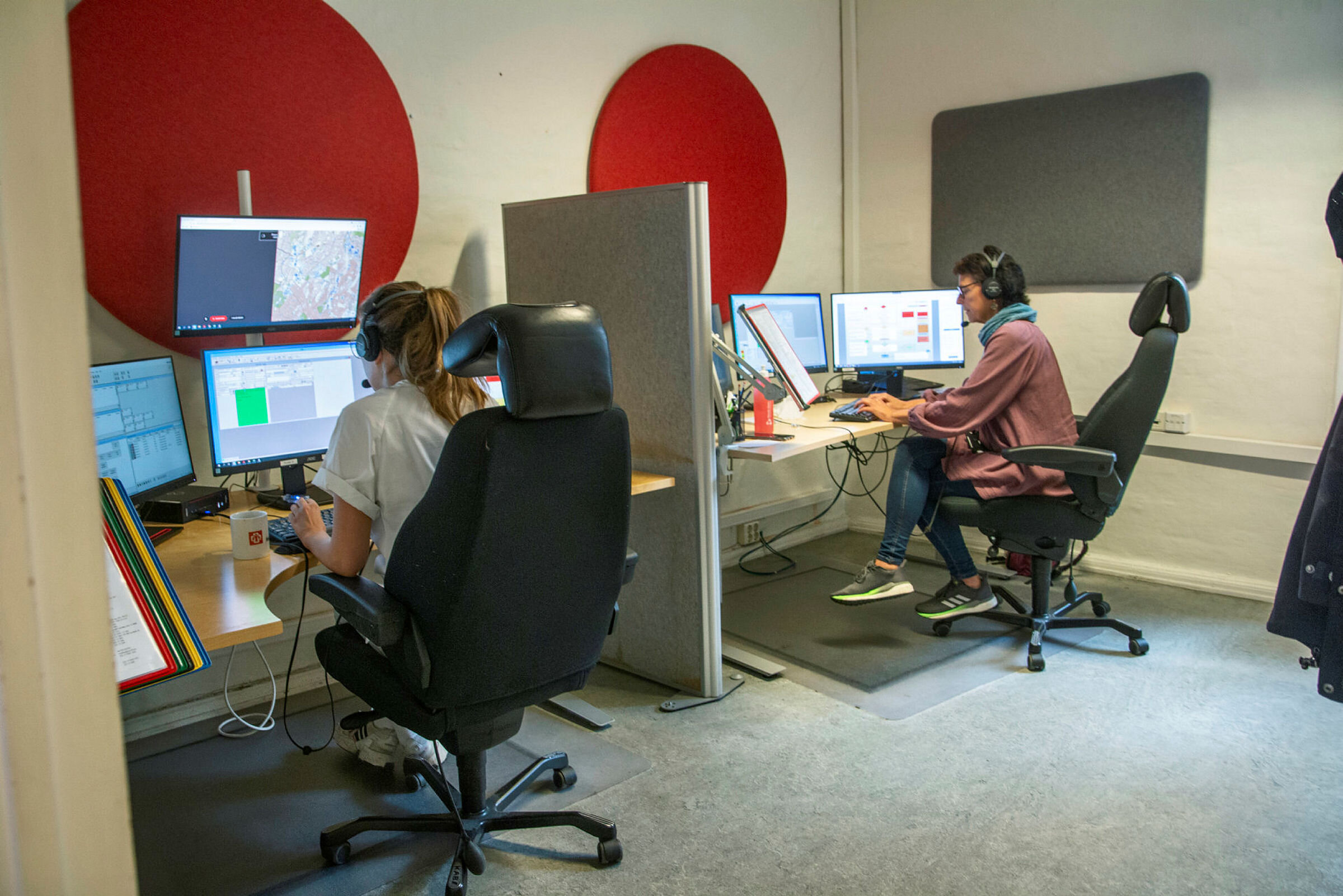 Sykepleier Solveig Zerener Sykepleier Solveig Zerener (til høyre), telefonoperatør på Legevaktsentralen, legevakten i Oslo