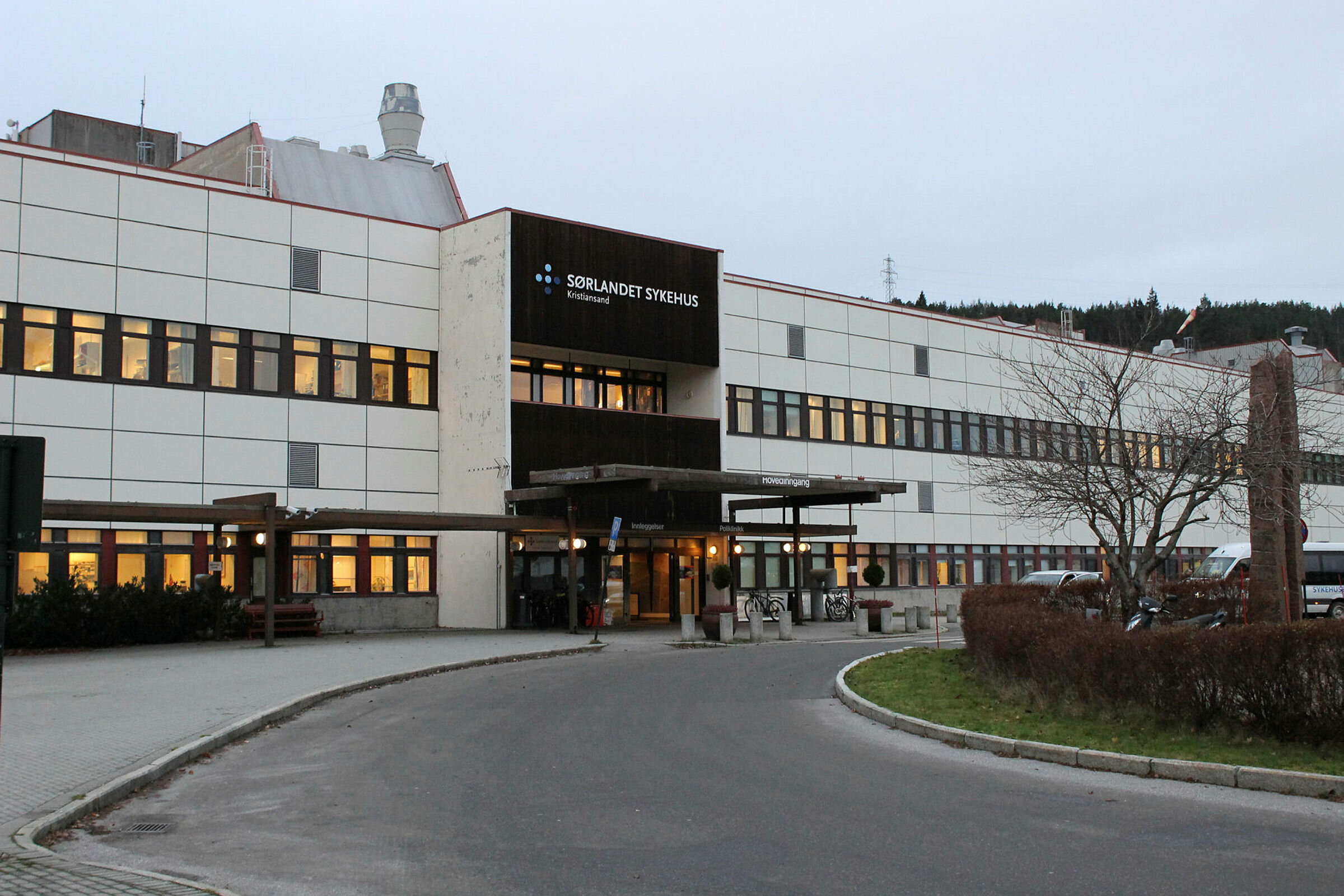 Sørlandet sykehus Sørlandet sykehus. Hovedinngang. Bilde tatt november 2018.