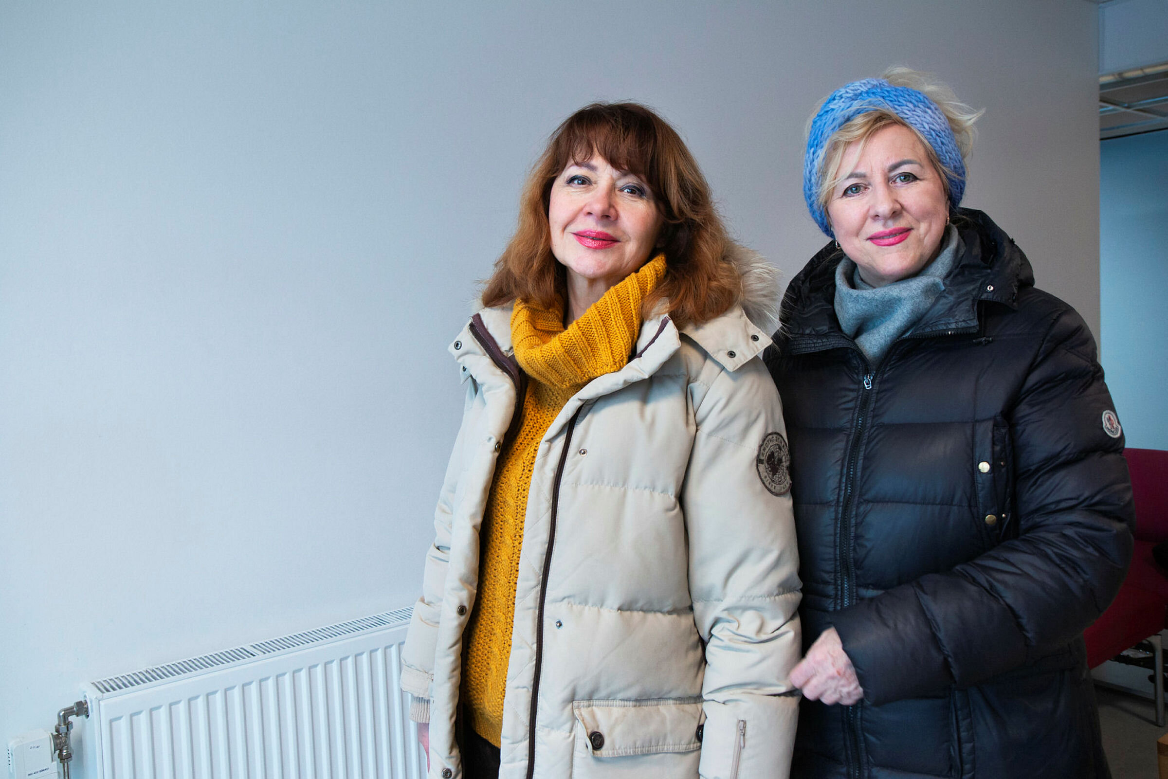 Migrasjonshelse Fredrikstad Iryna Kuzmenkova (t.v.) og Larysa Onikii. Flyktninger fra Ukraina. Reportasje om migrasjonshelse. Sykepleiere og asylsøkere.