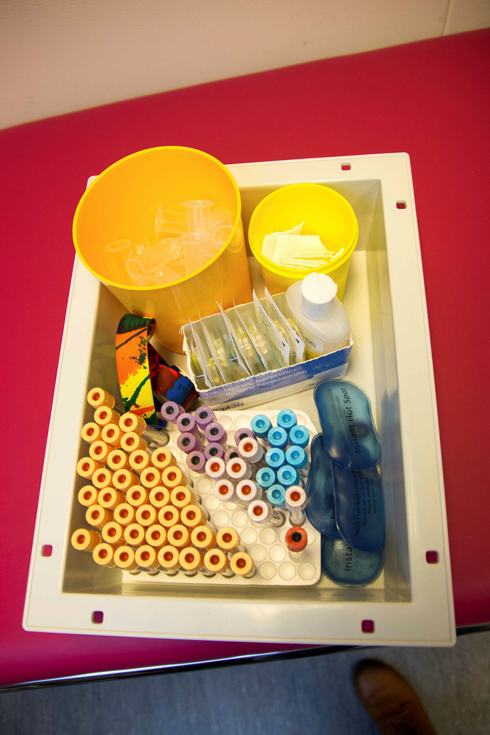 Hepatitt C-klinikken Bildet viser utstyr til å ta blodprøver.