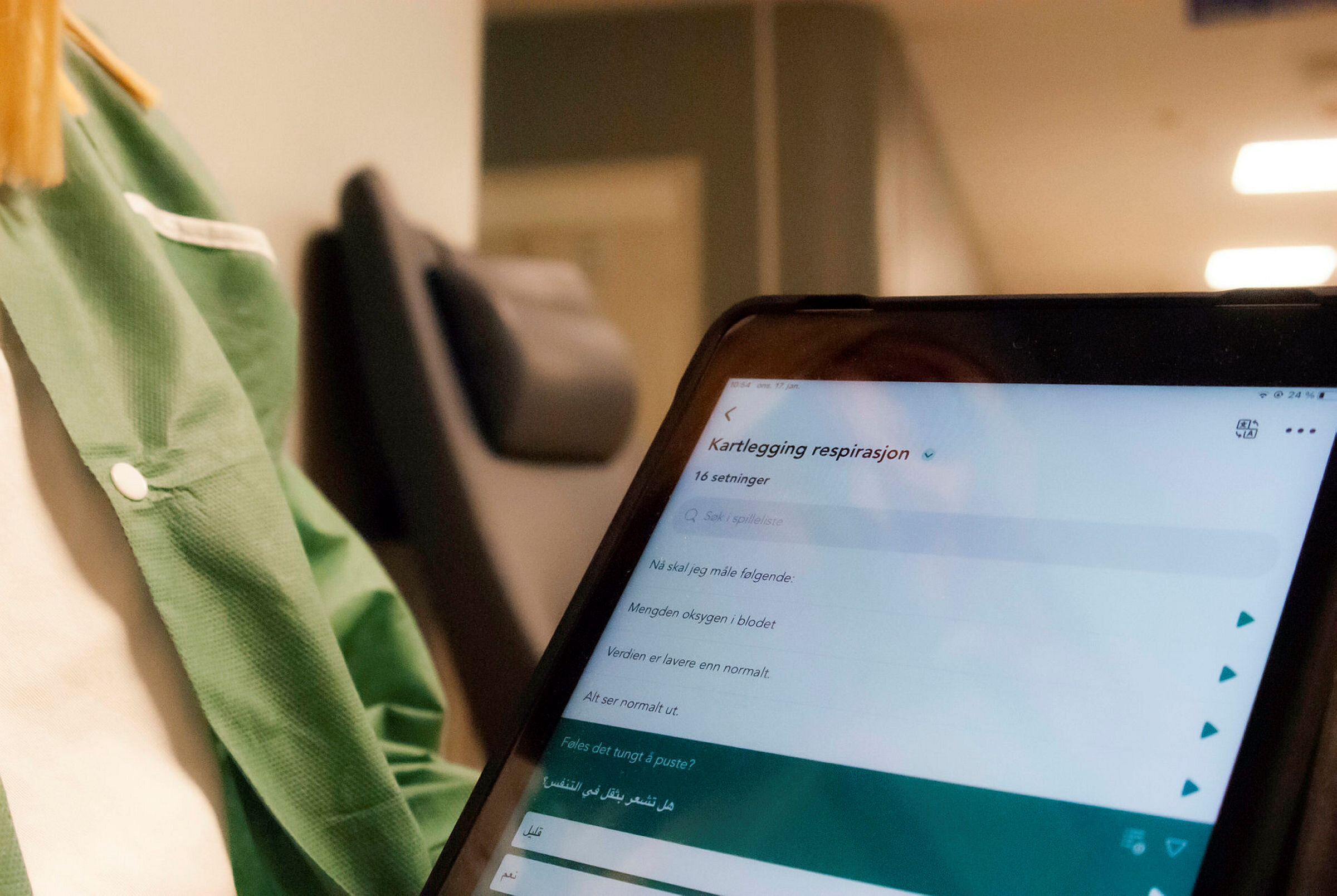 Sandra Røksness Fagsykepleier Sandra Røksness bruker appen Care to Translate