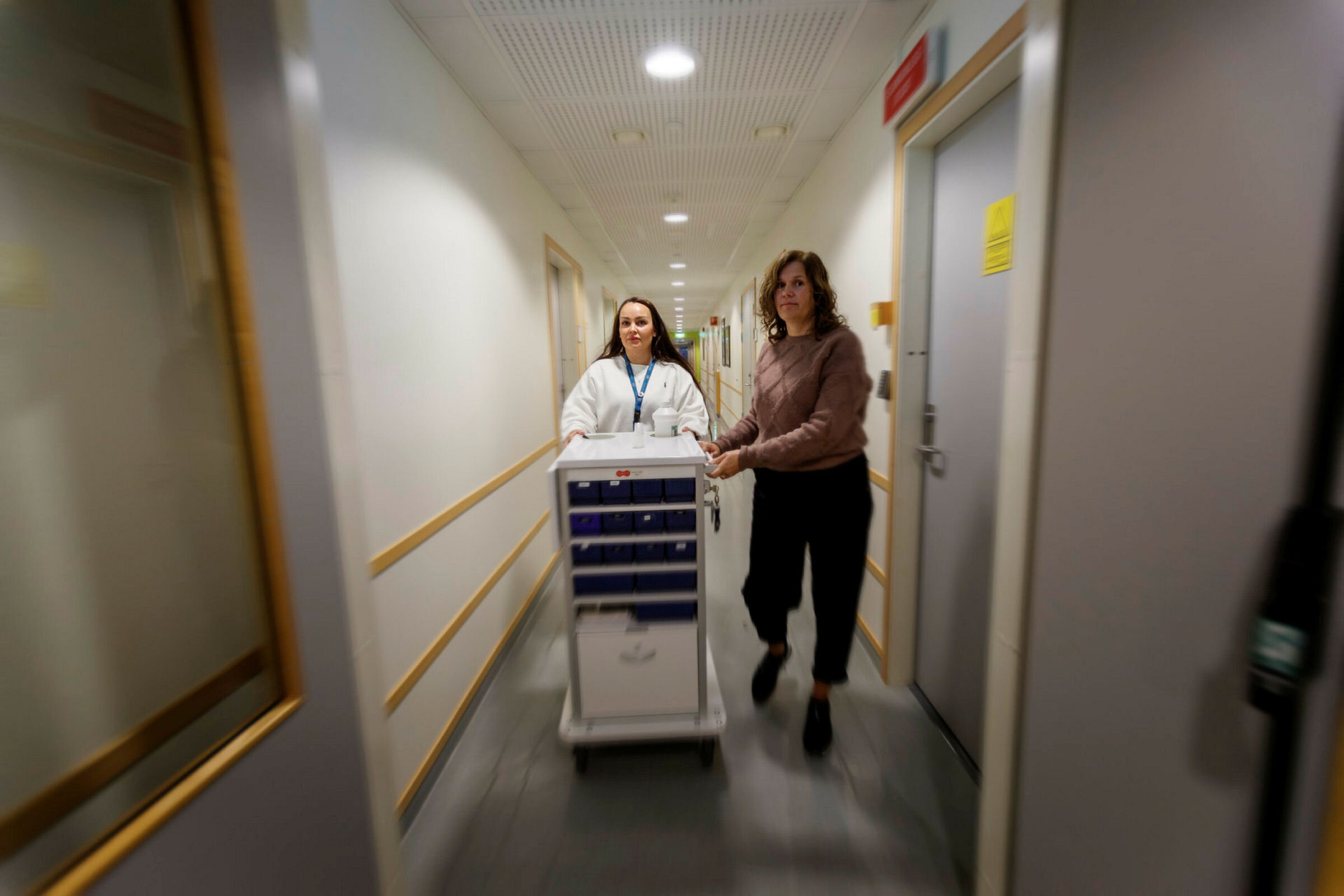 Stine Svimbil og Inger Kittilsen, sykepleiere ved Sola dps Stine Svimbil og Inger Kittilsen, sykepleiere ved Sola dps